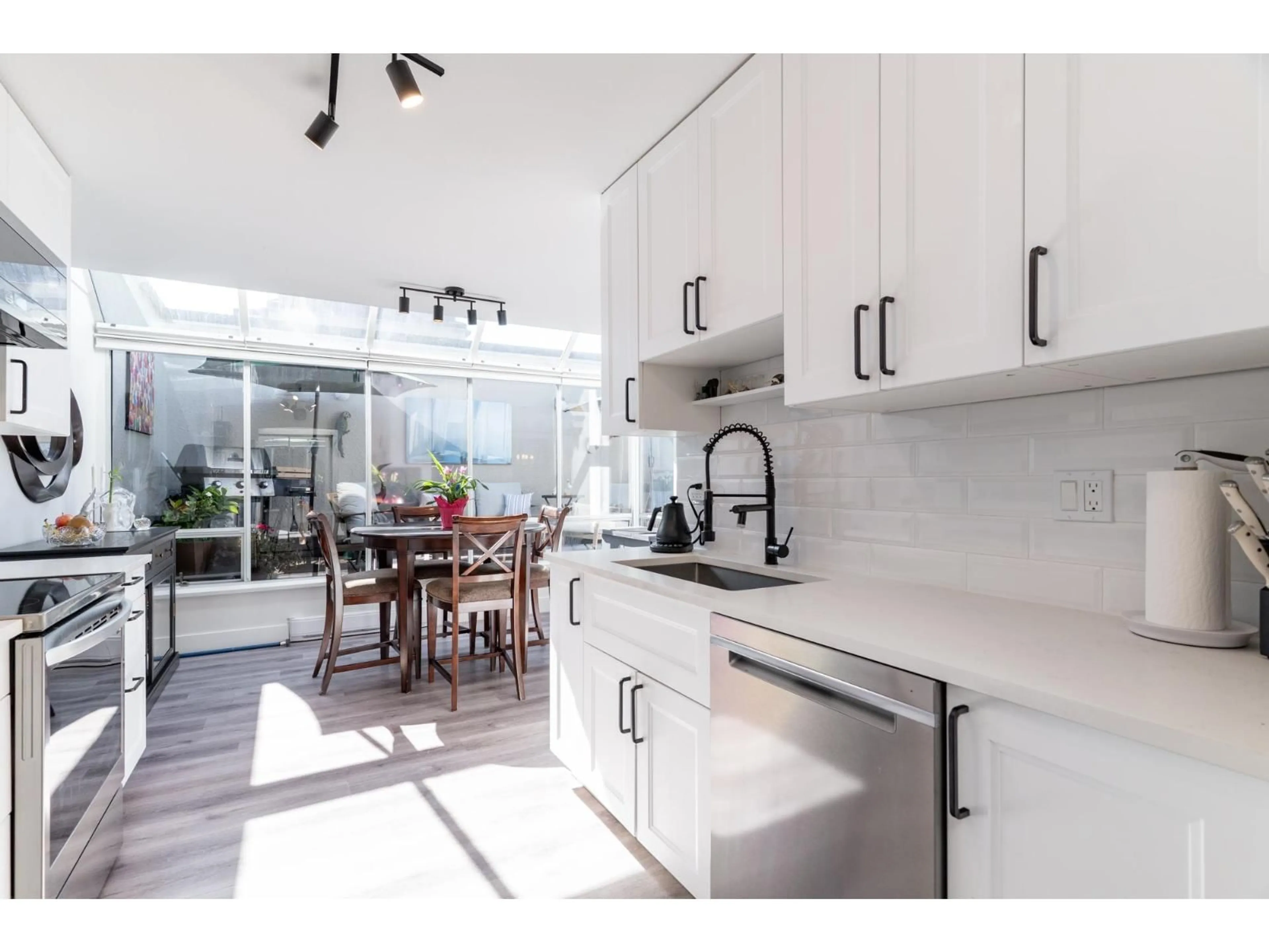 Open concept kitchen, ceramic/tile floor for 501 - 1225 MERKLIN STREET, White Rock British Columbia V4B4B8