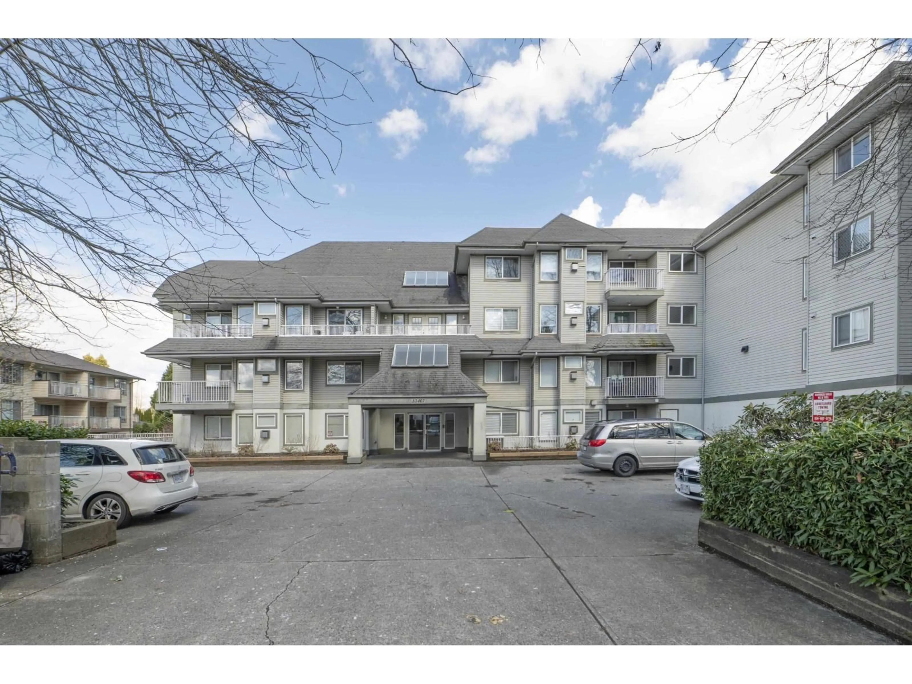A pic from outside/outdoor area/front of a property/back of a property/a pic from drone, unknown for 407 - 33407 TESSARO CRESCENT, Abbotsford British Columbia V2S3K8