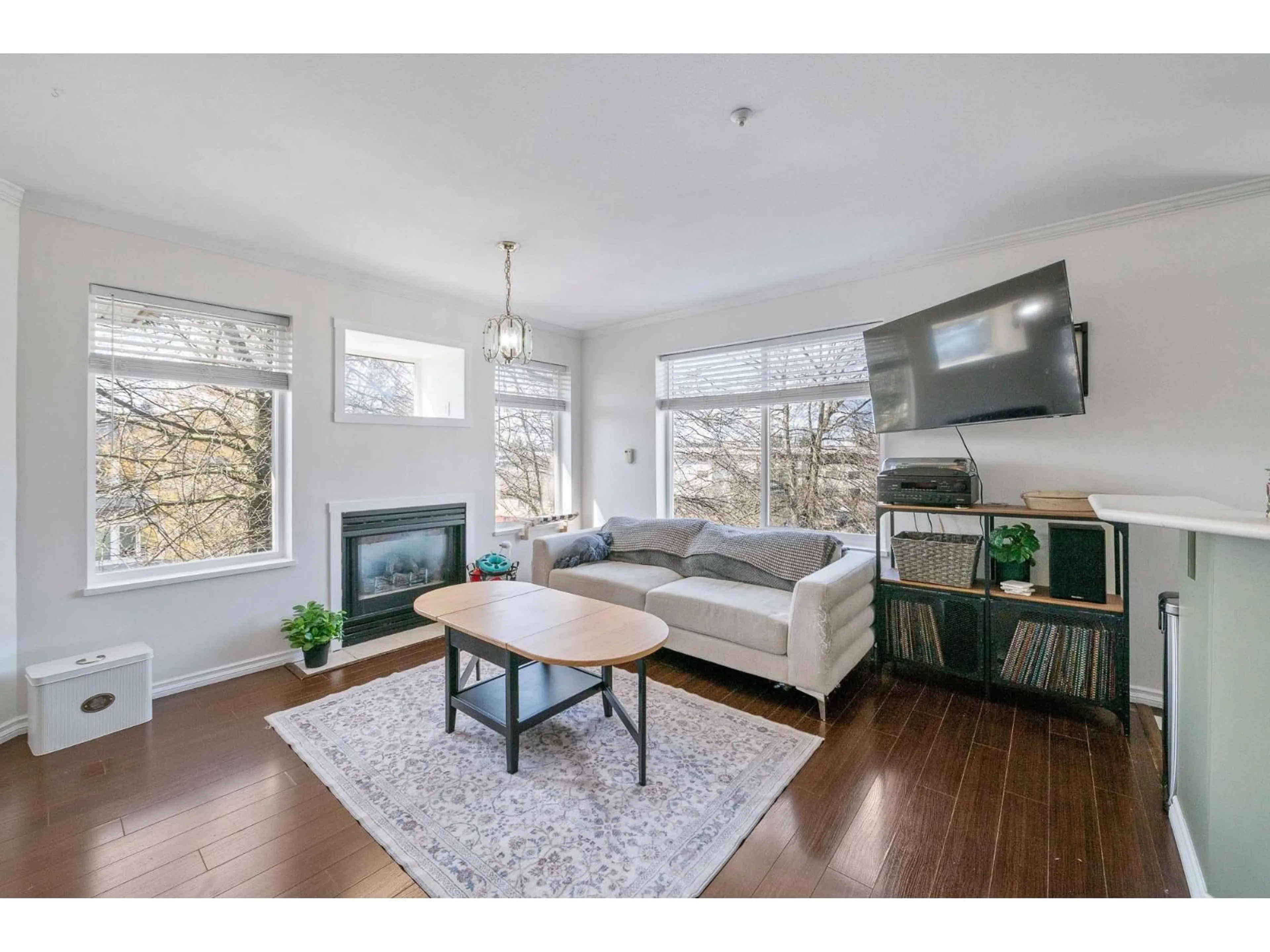 Living room with furniture, wood/laminate floor for 407 - 33407 TESSARO CRESCENT, Abbotsford British Columbia V2S3K8