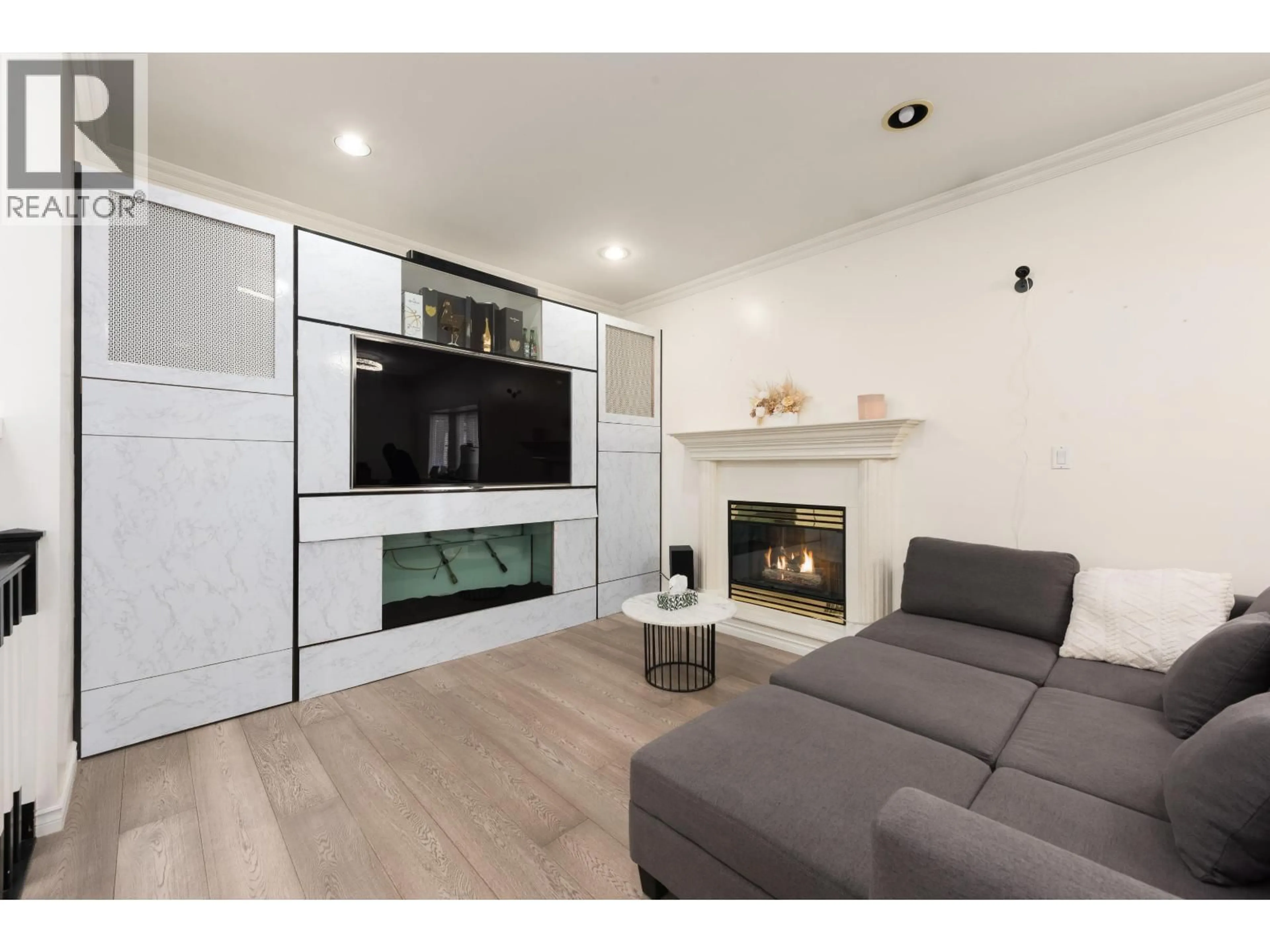 Living room with furniture, wood/laminate floor for 805 57TH AVENUE, Vancouver British Columbia V5X1T4