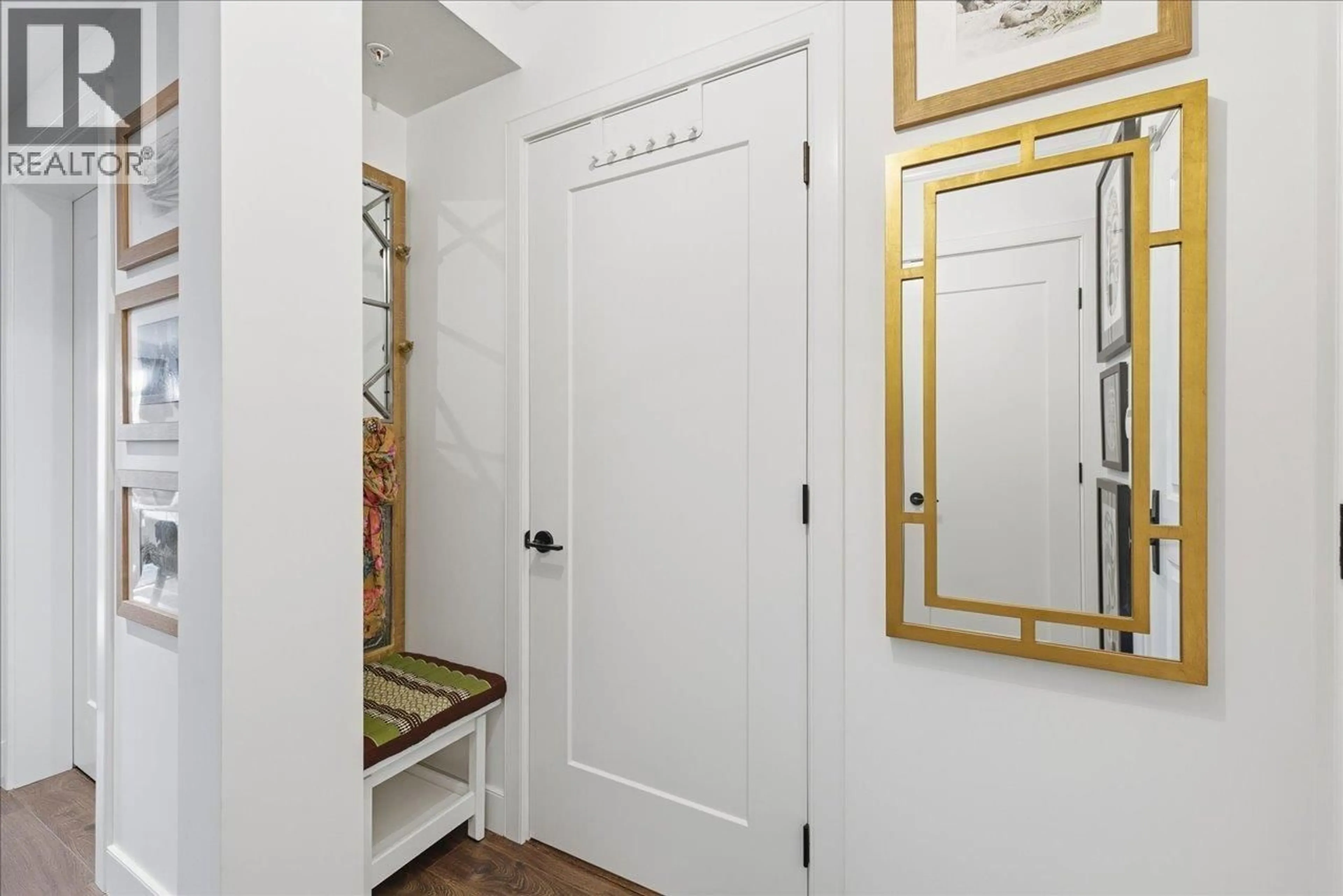 Indoor entryway for 306 - 168 35TH AVENUE, Vancouver British Columbia V5W1A6