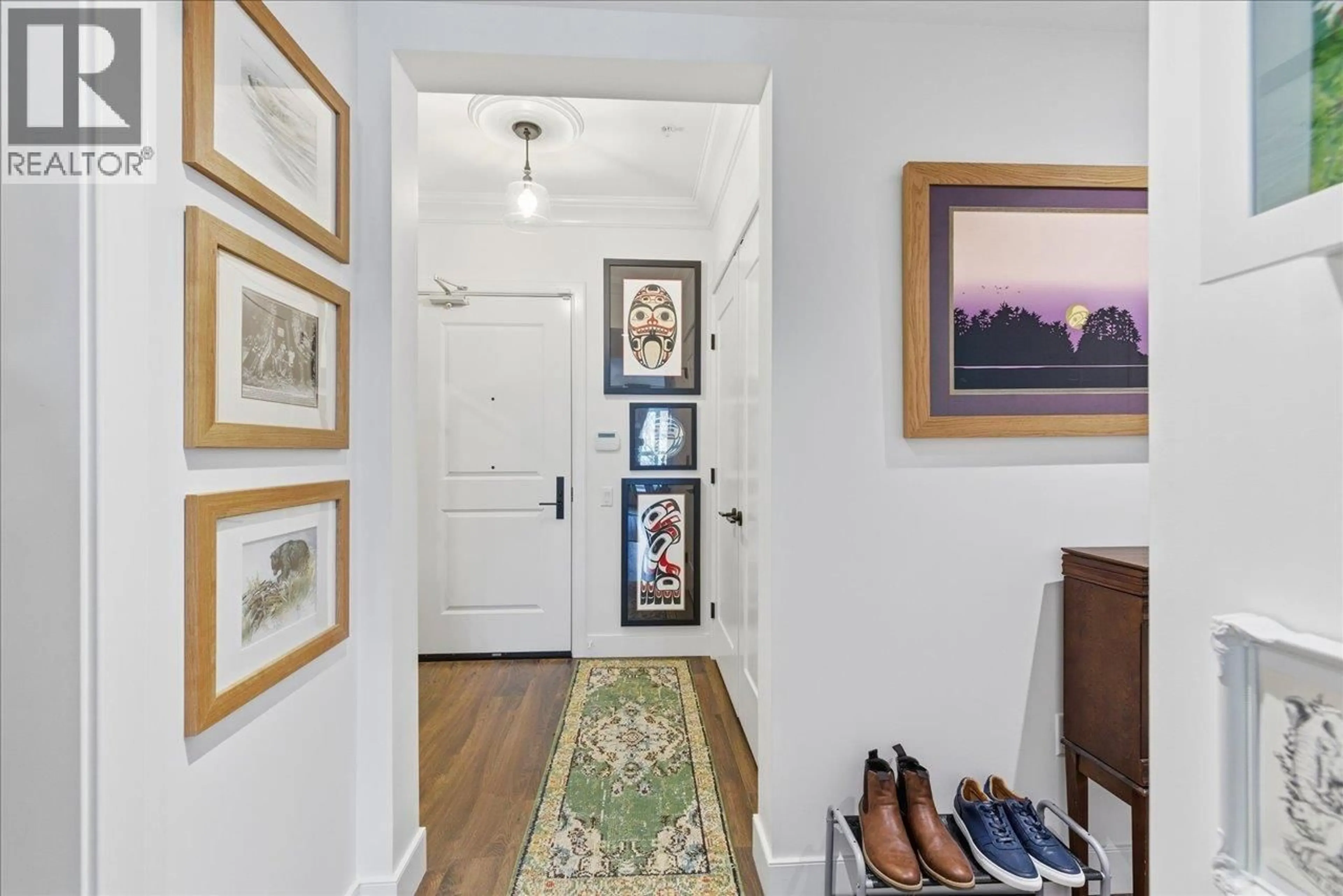 Indoor entryway for 306 - 168 35TH AVENUE, Vancouver British Columbia V5W1A6