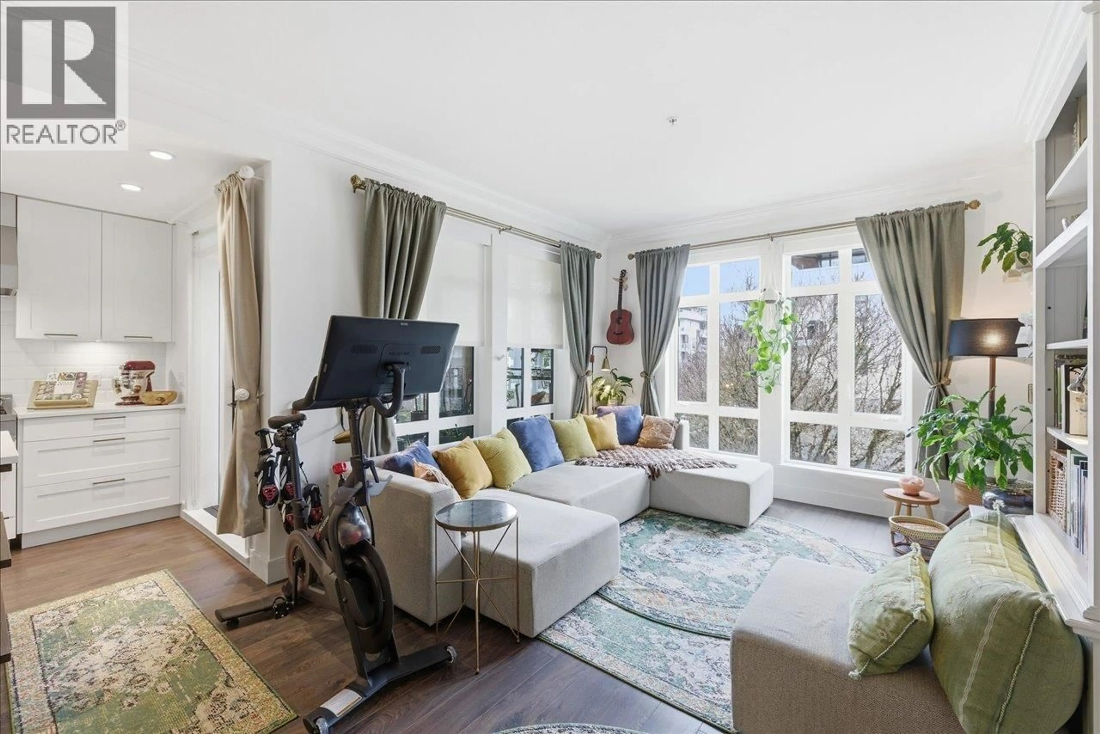 Living room with furniture, unknown for 306 - 168 35TH AVENUE, Vancouver British Columbia V5W1A6