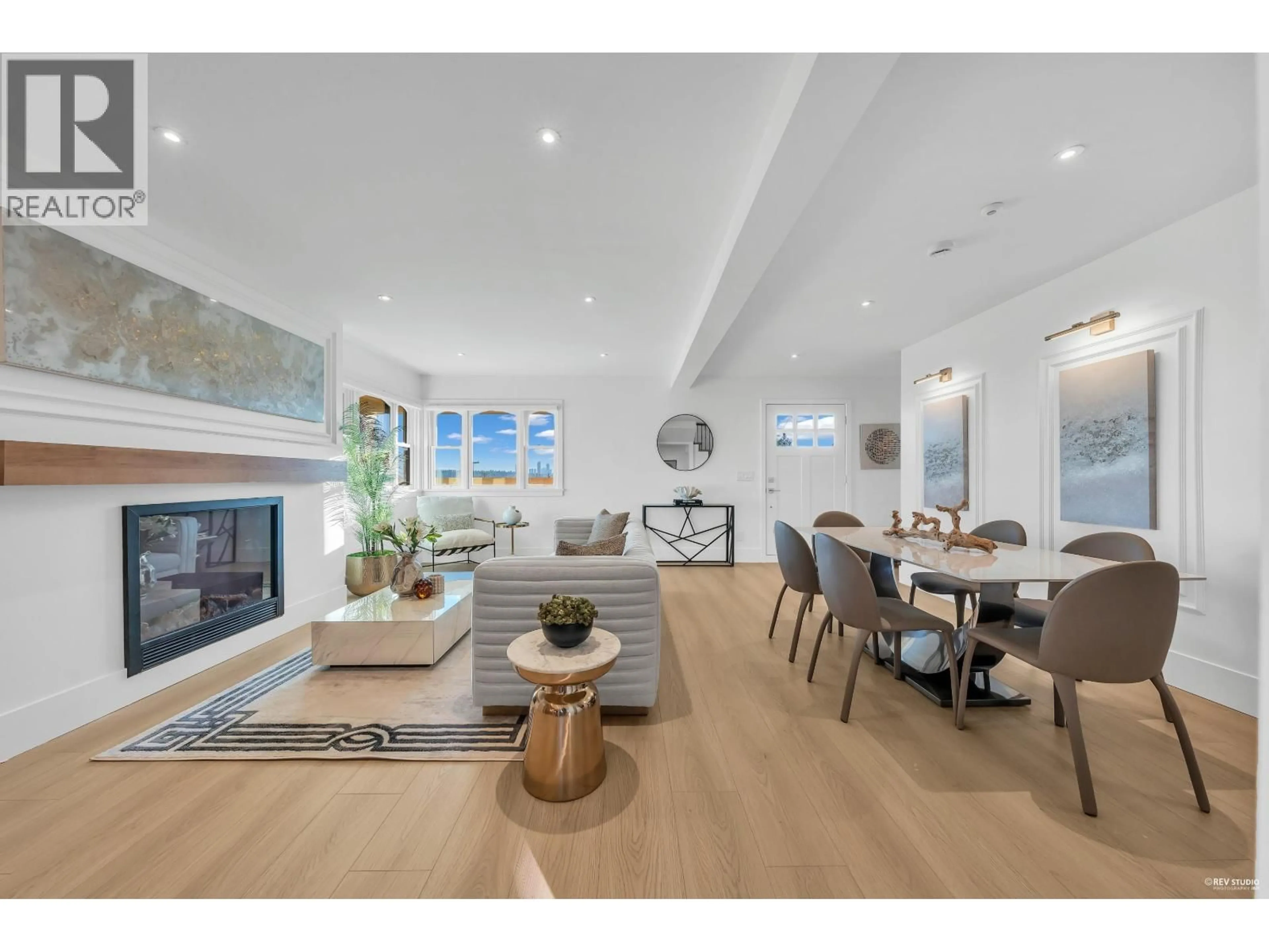 Living room with furniture, wood/laminate floor for 103 - 1125 CARTIER AVENUE, Coquitlam British Columbia V3K2C1