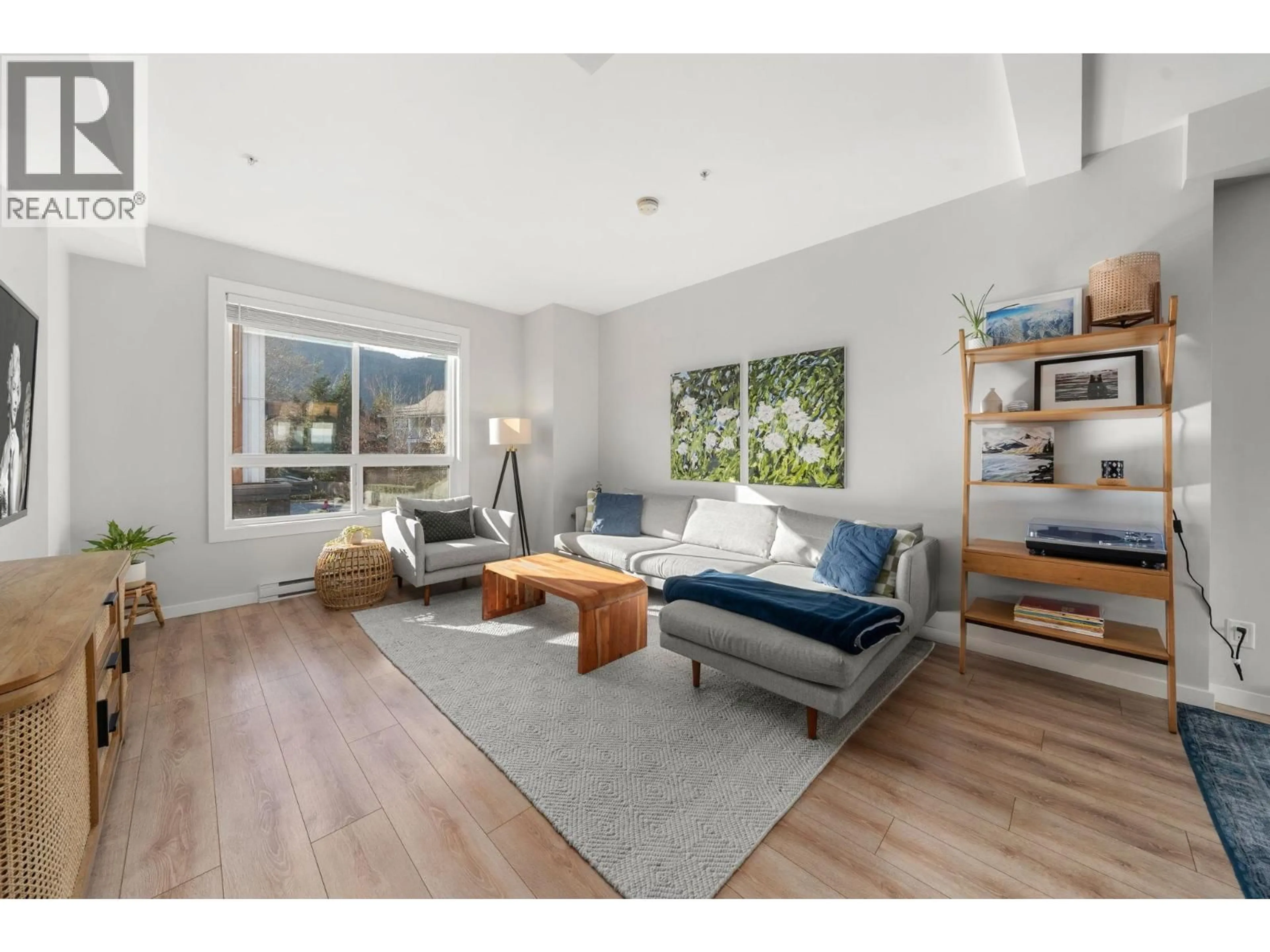 Living room with furniture, wood/laminate floor for 69 - 39769 GOVERNMENT ROAD, Squamish British Columbia V8B0Z1