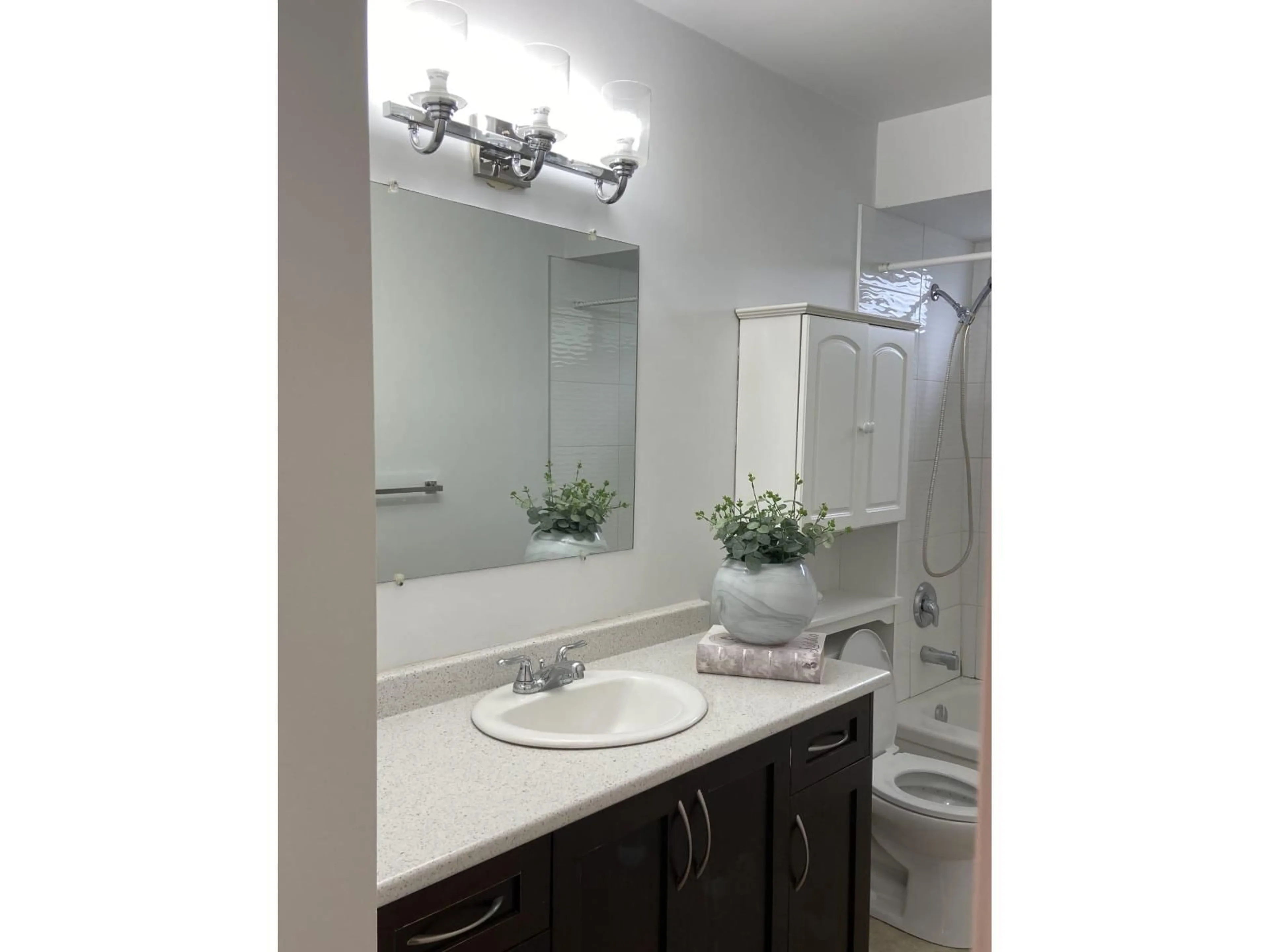 Standard bathroom, ceramic/tile floor for 2369 WAKEFIELD COURT, Langley British Columbia V2Y1E4