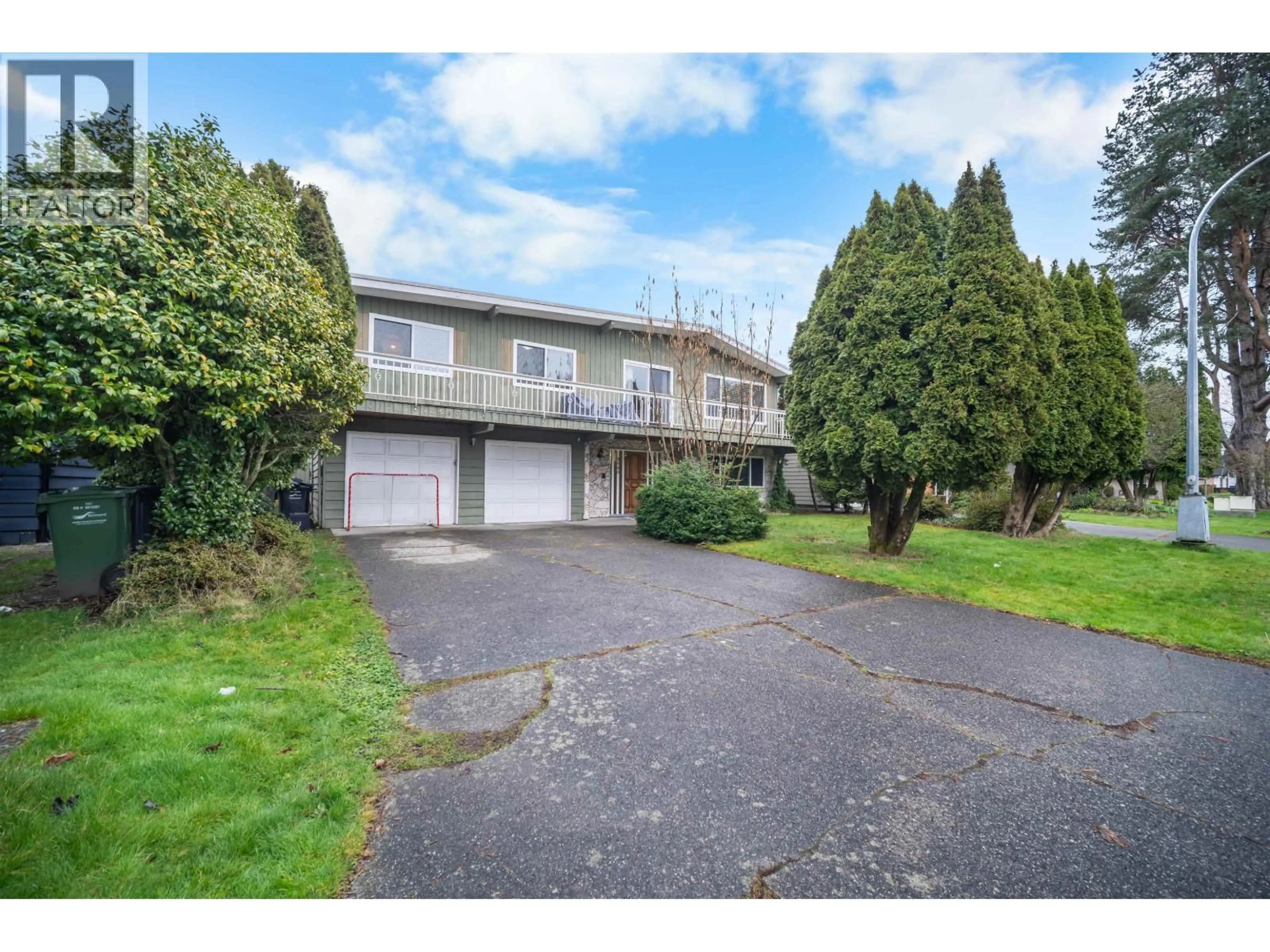 A pic from outside/outdoor area/front of a property/back of a property/a pic from drone, street for 3580 BARGEN DRIVE, Richmond British Columbia V6X2R5