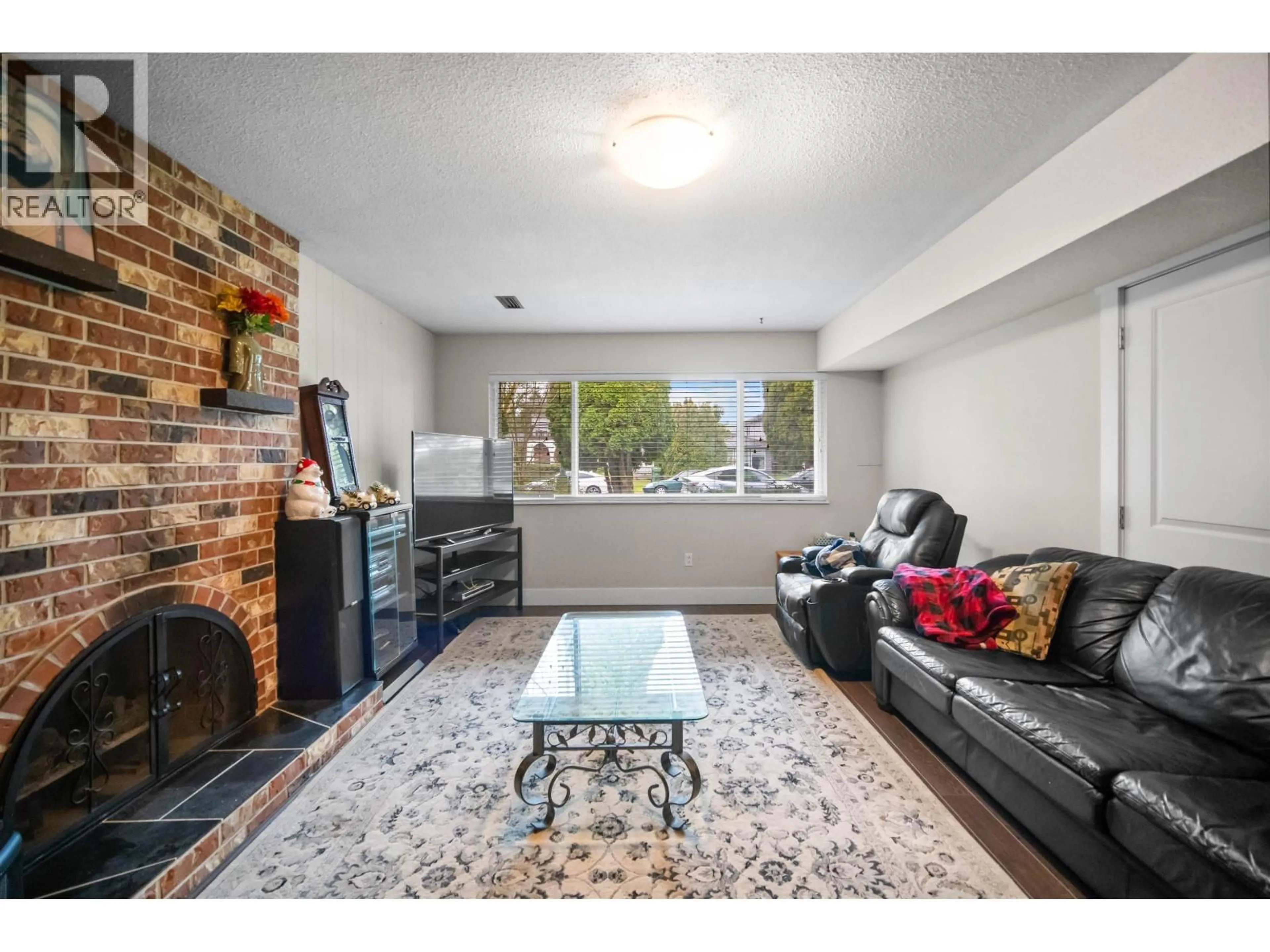 Living room with furniture, unknown for 3580 BARGEN DRIVE, Richmond British Columbia V6X2R5