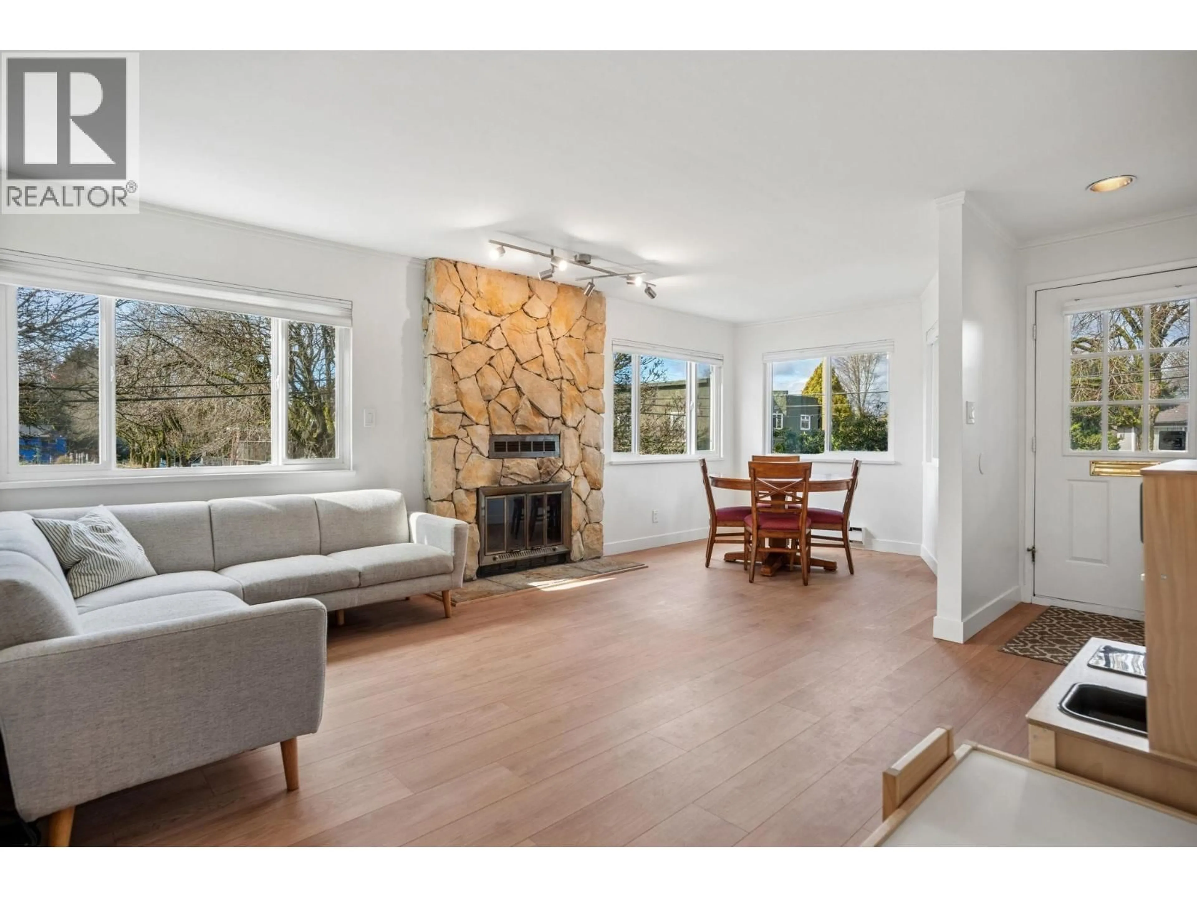 Living room with furniture, unknown for 602 13TH AVENUE, Vancouver British Columbia V5T2L1