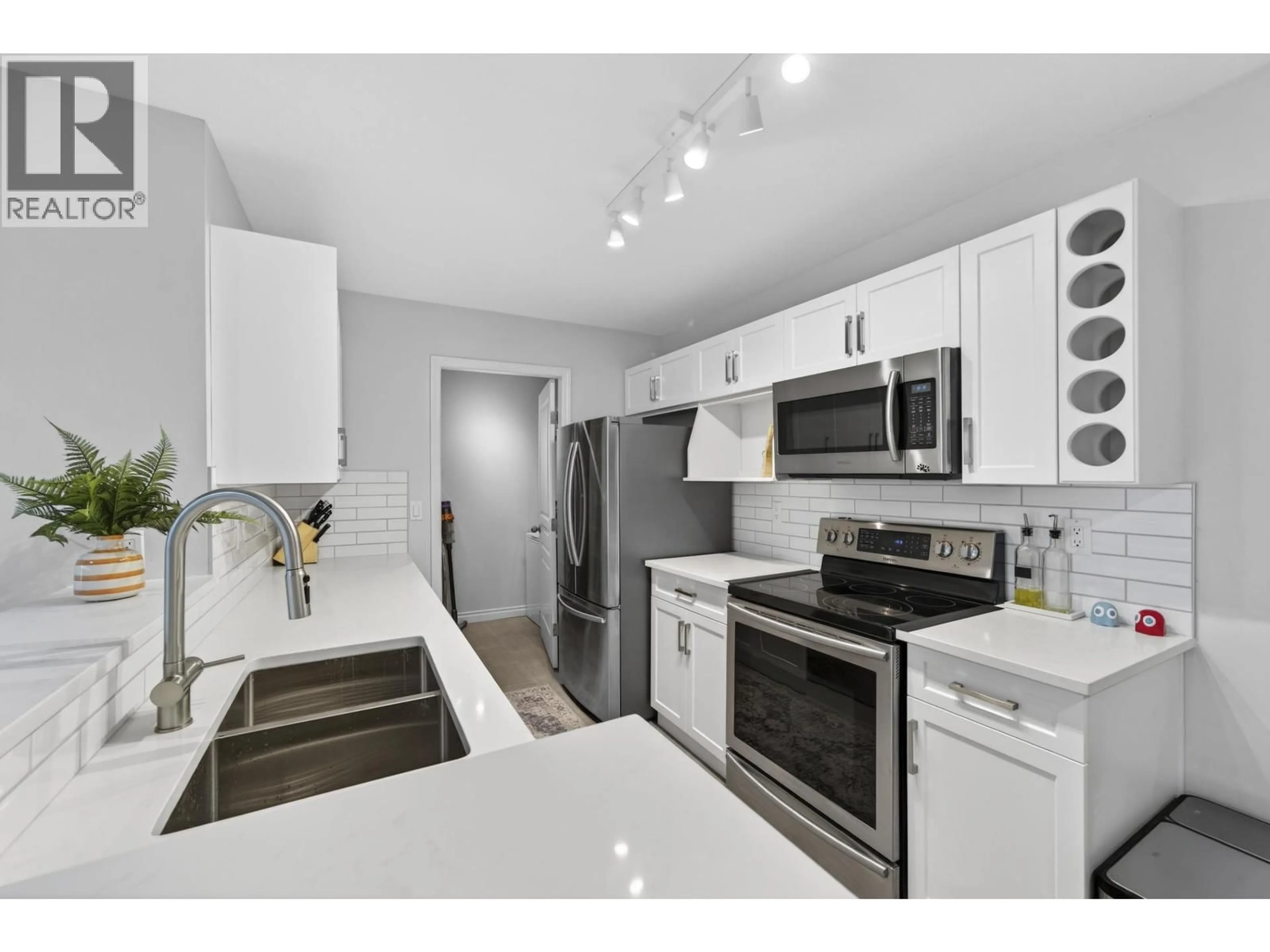 Unknown for 213 - 7139 18TH AVENUE, Burnaby British Columbia V3N4Z3