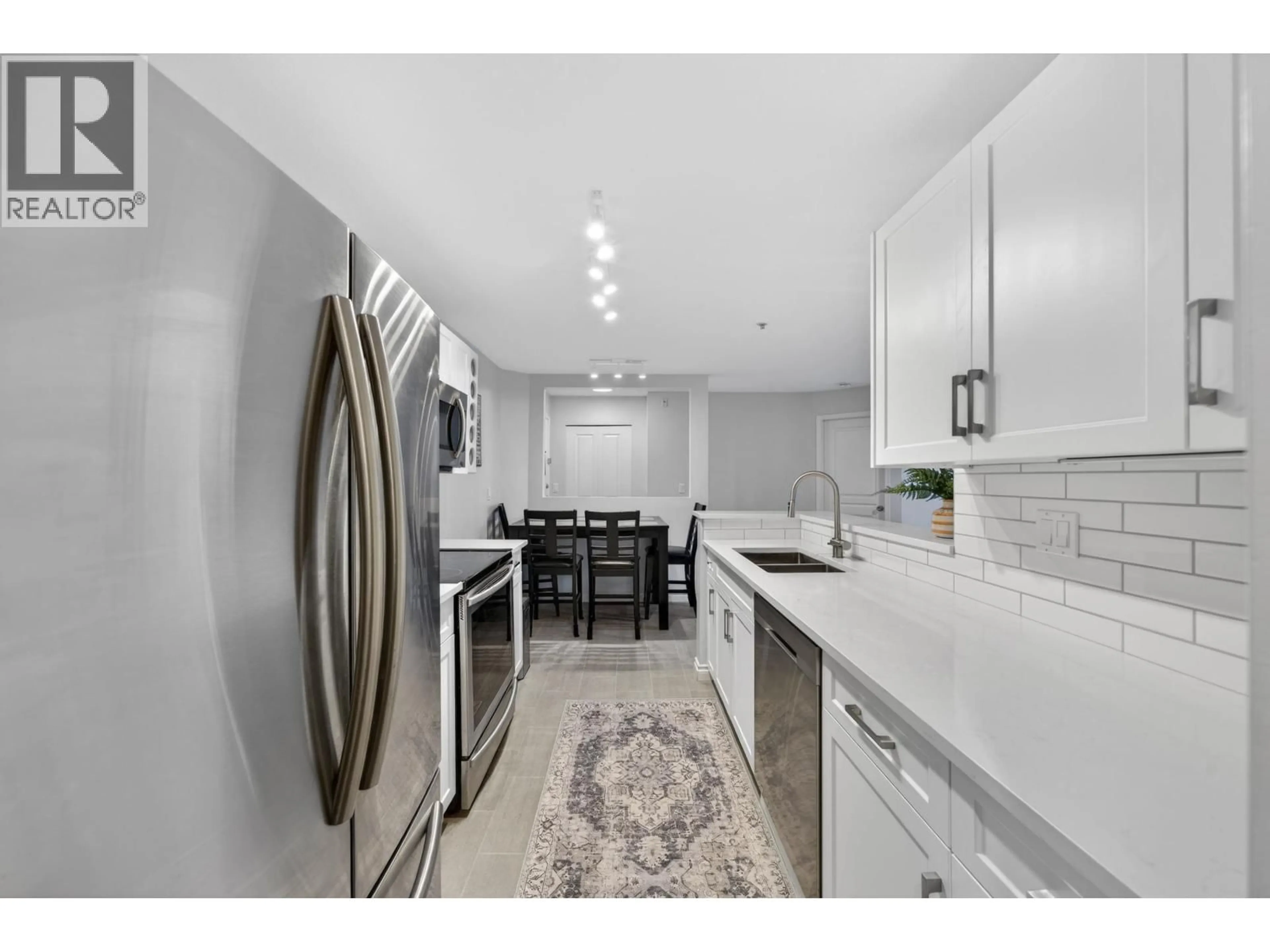 Open concept kitchen, ceramic/tile floor for 213 - 7139 18TH AVENUE, Burnaby British Columbia V3N4Z3