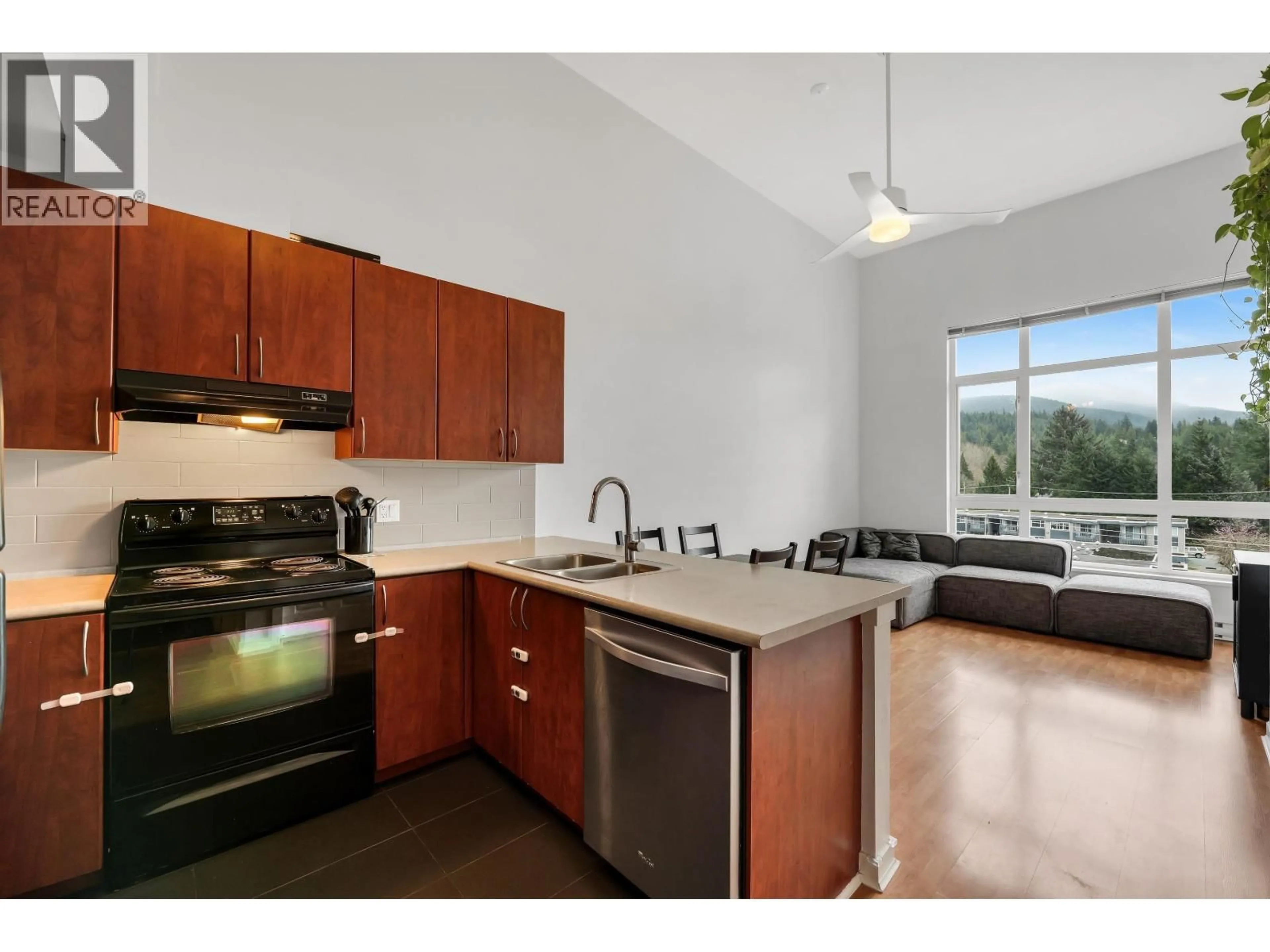 Standard kitchen, unknown for 406 - 40437 TANTALUS ROAD, Squamish British Columbia V0N1T0