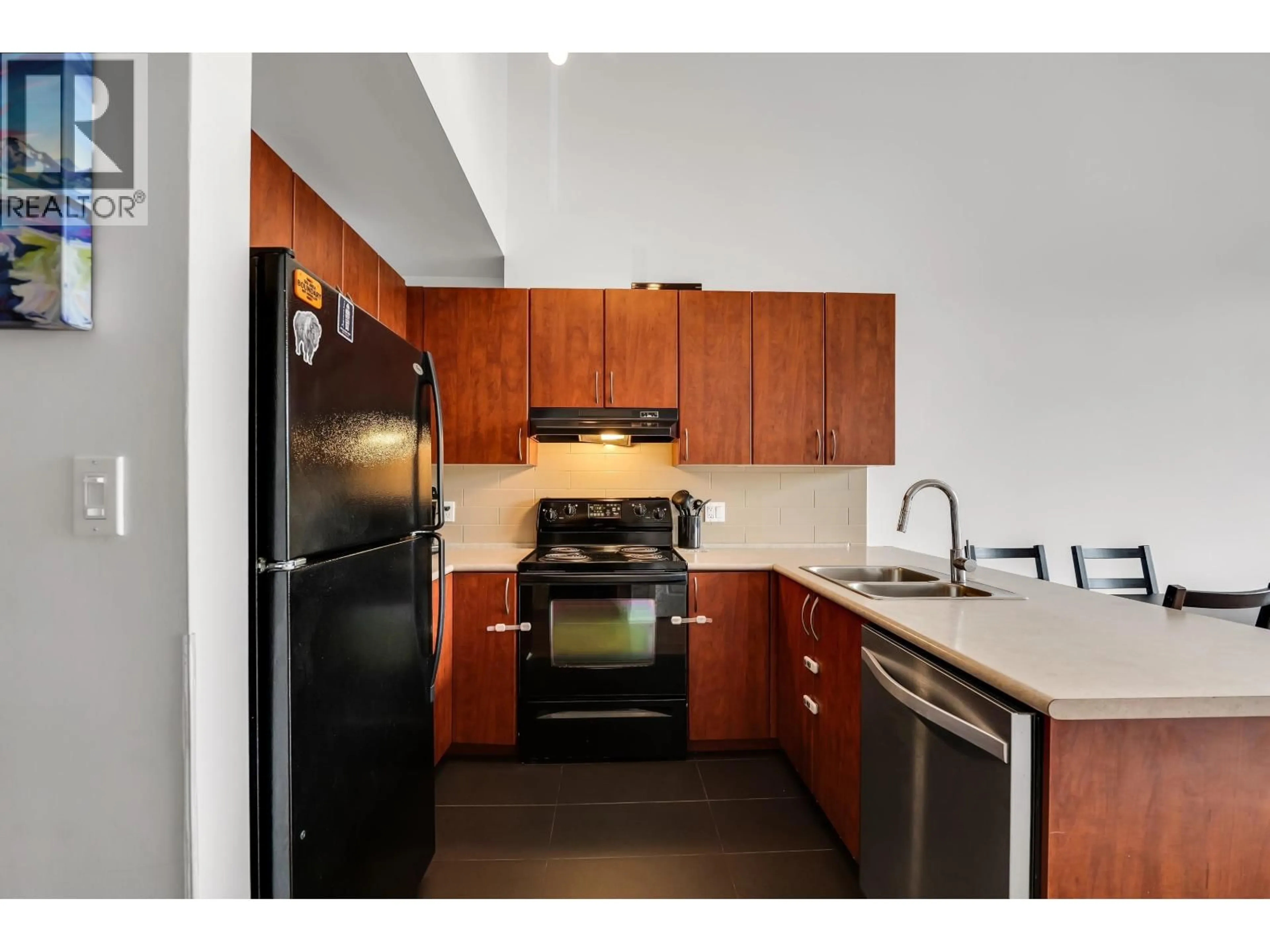 Standard kitchen, unknown for 406 - 40437 TANTALUS ROAD, Squamish British Columbia V0N1T0