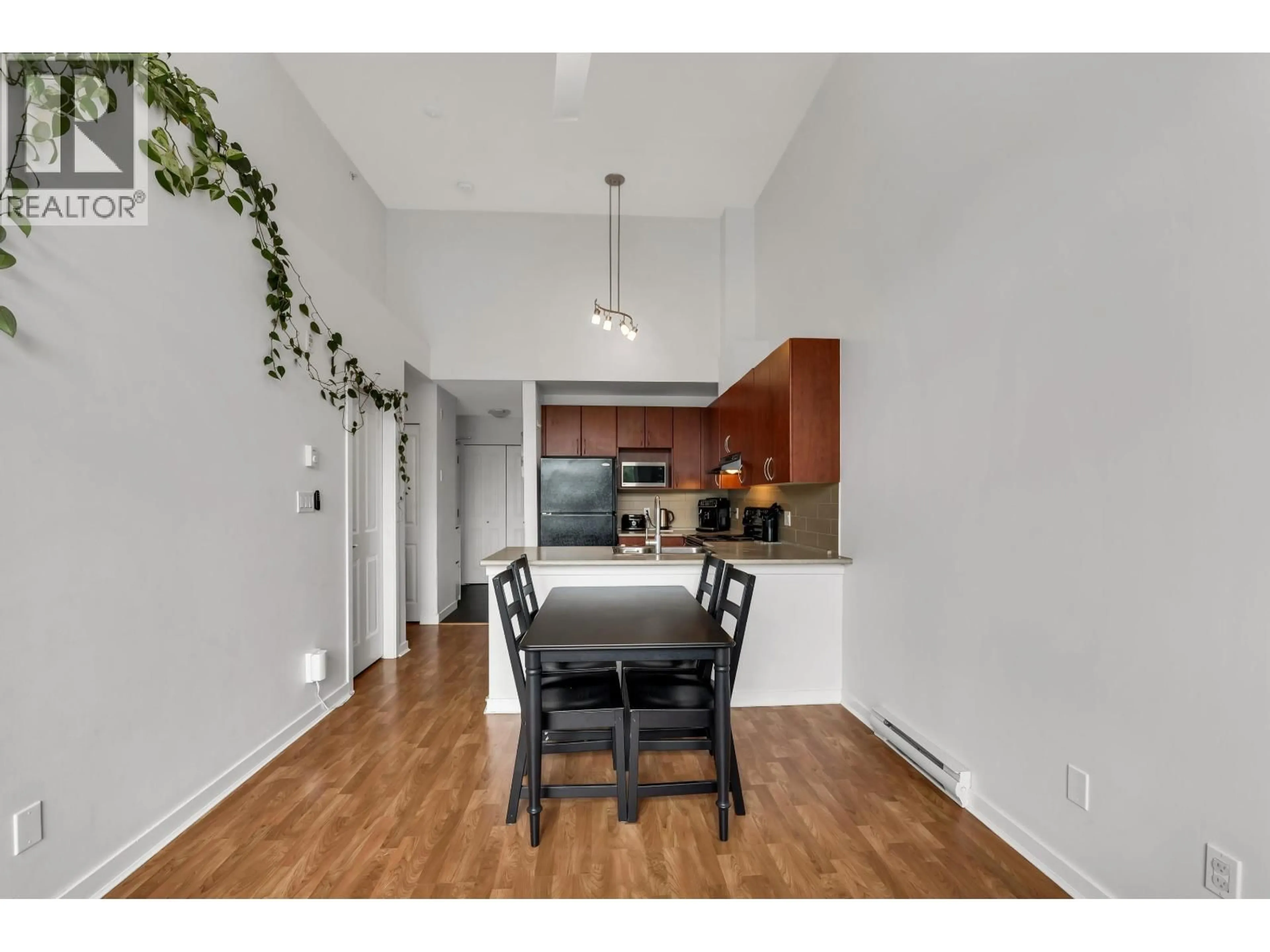 Open concept kitchen, wood/laminate floor for 406 - 40437 TANTALUS ROAD, Squamish British Columbia V0N1T0