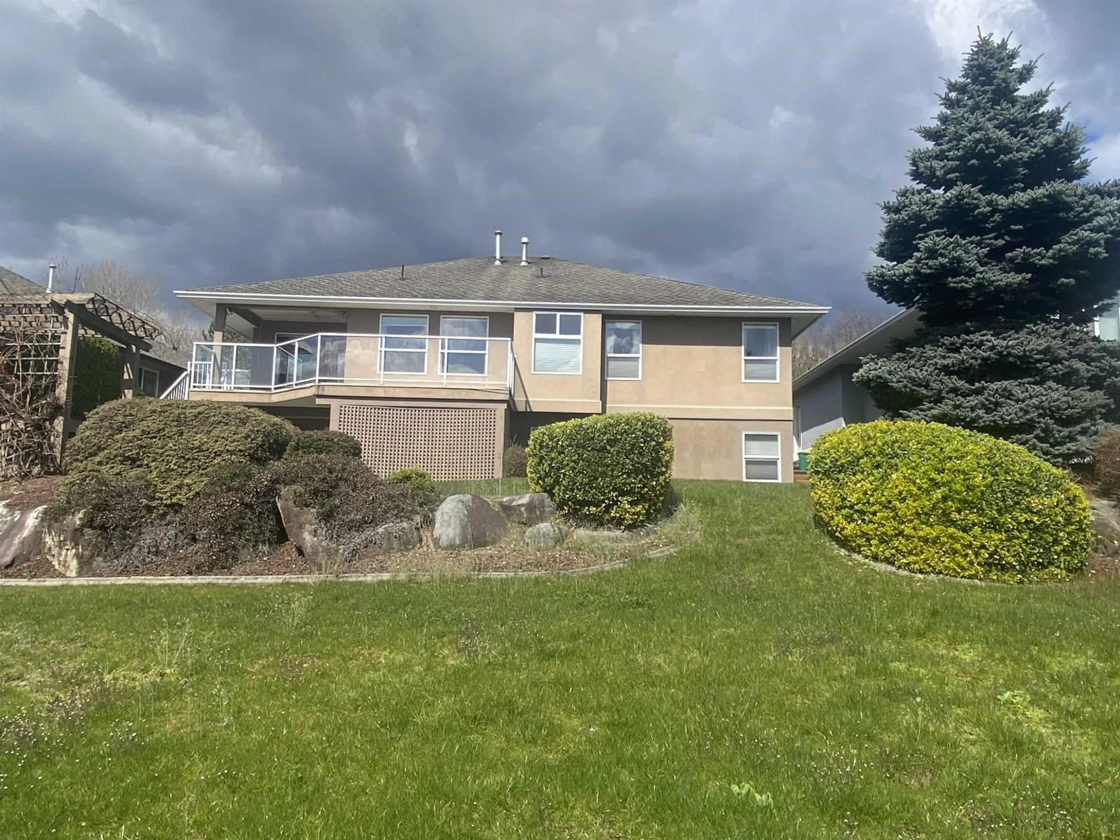 A pic from outside/outdoor area/front of a property/back of a property/a pic from drone, mountain view for 33508 12TH AVENUE, Mission British Columbia V2V5Z6