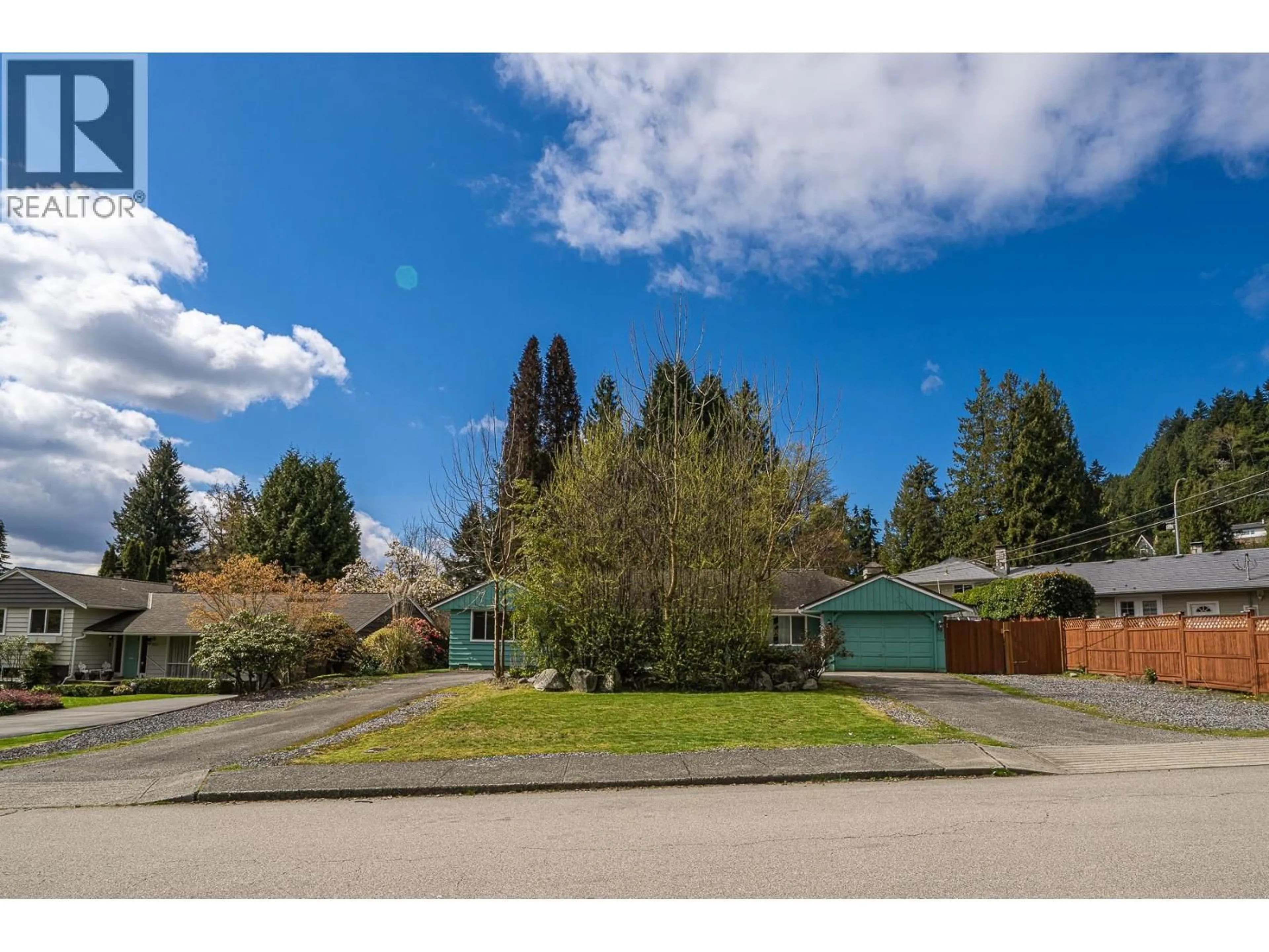 A pic from outside/outdoor area/front of a property/back of a property/a pic from drone, street for 690 BURLEY DRIVE, West Vancouver British Columbia V7T1Z5