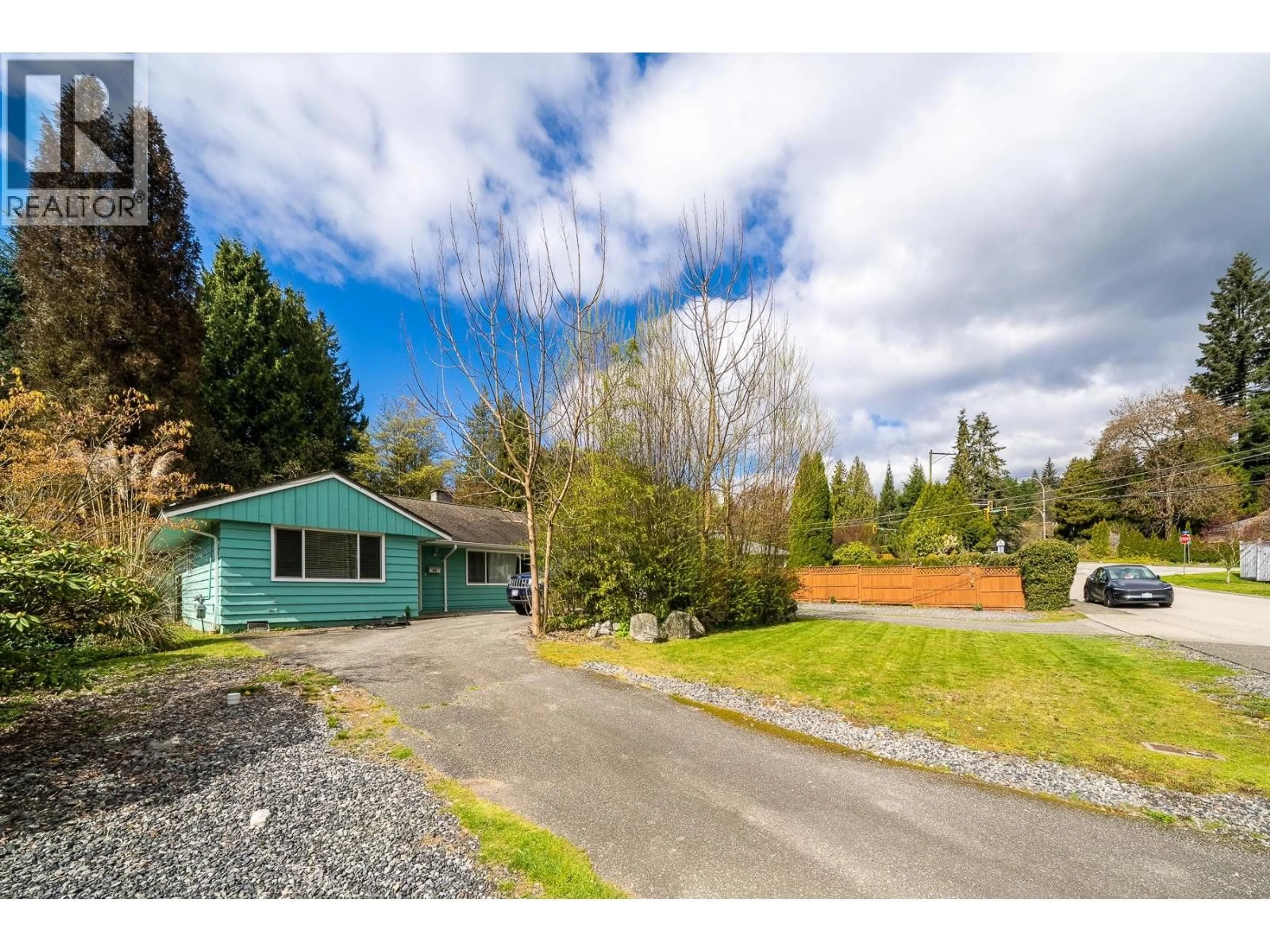 A pic from outside/outdoor area/front of a property/back of a property/a pic from drone, unknown for 690 BURLEY DRIVE, West Vancouver British Columbia V7T1Z5