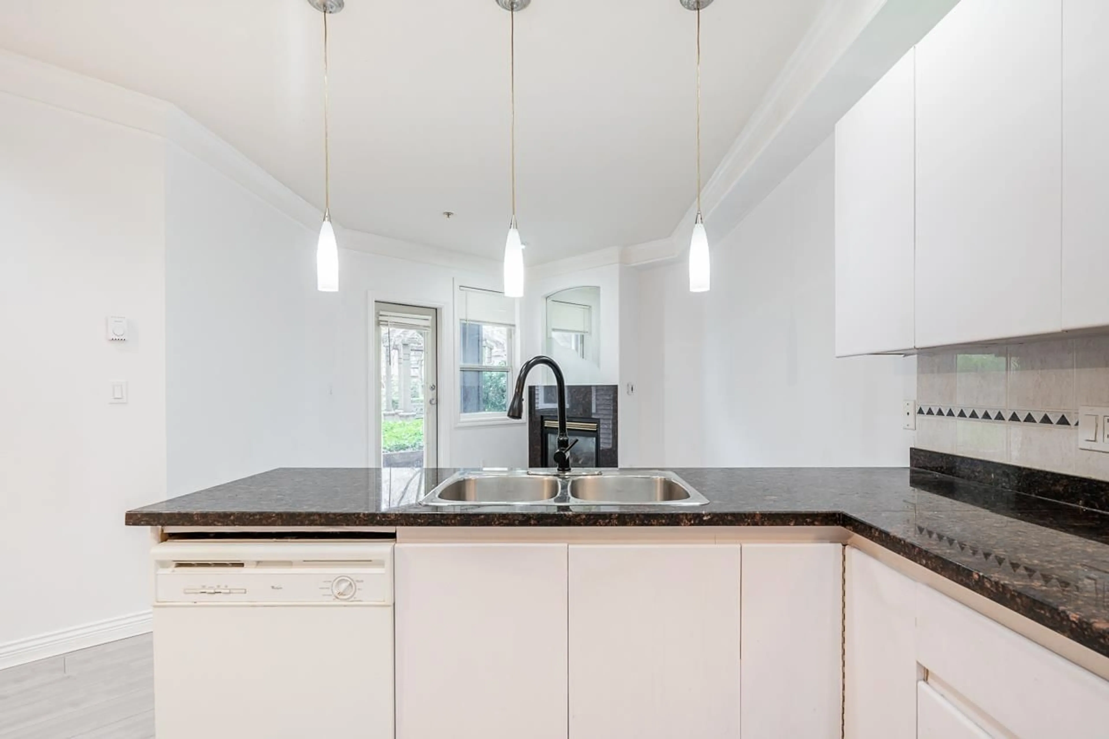 Unknown for 115 - 8115 121A STREET, Surrey British Columbia V3W1J2