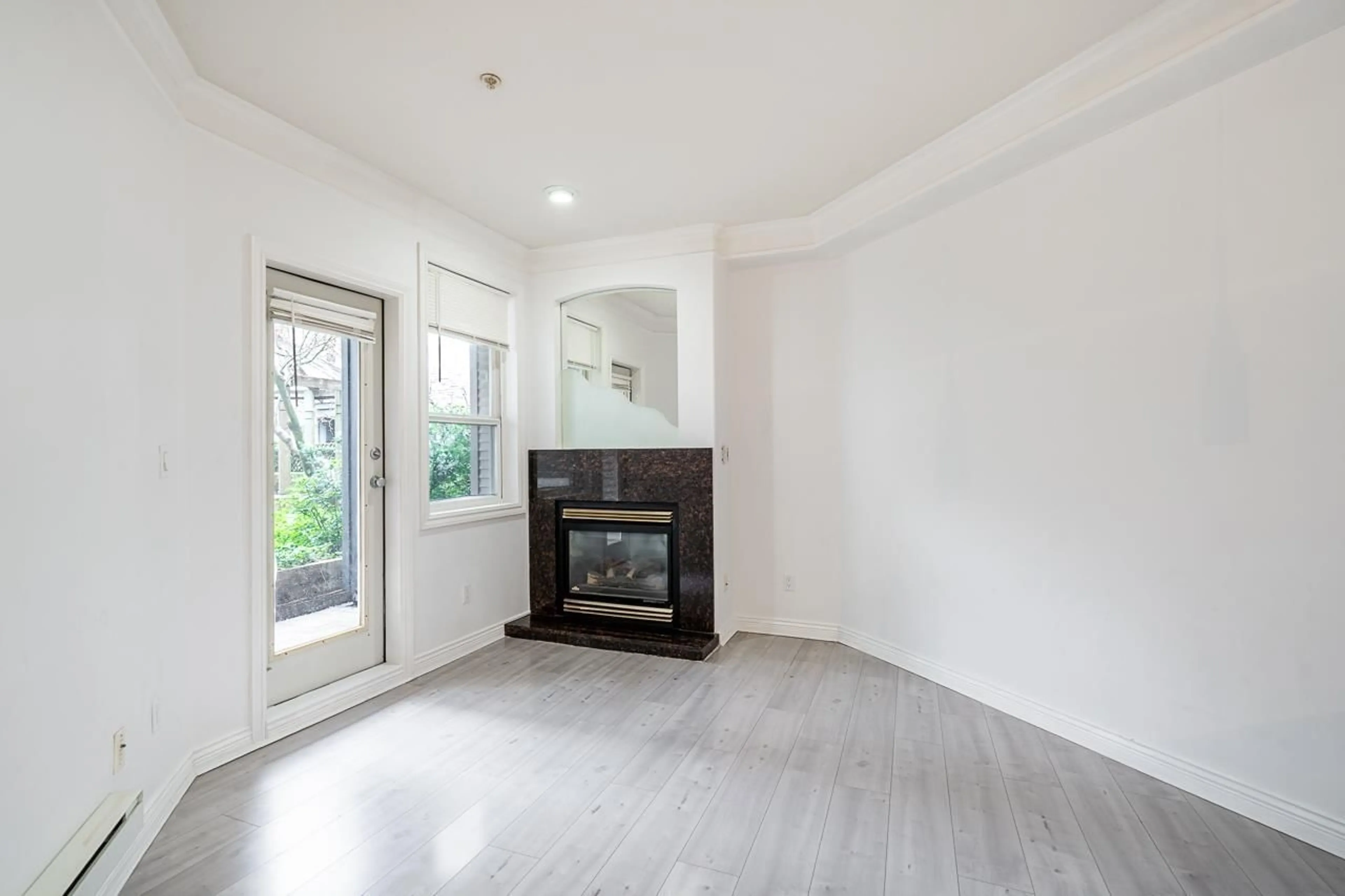 A pic of a room for 115 - 8115 121A STREET, Surrey British Columbia V3W1J2