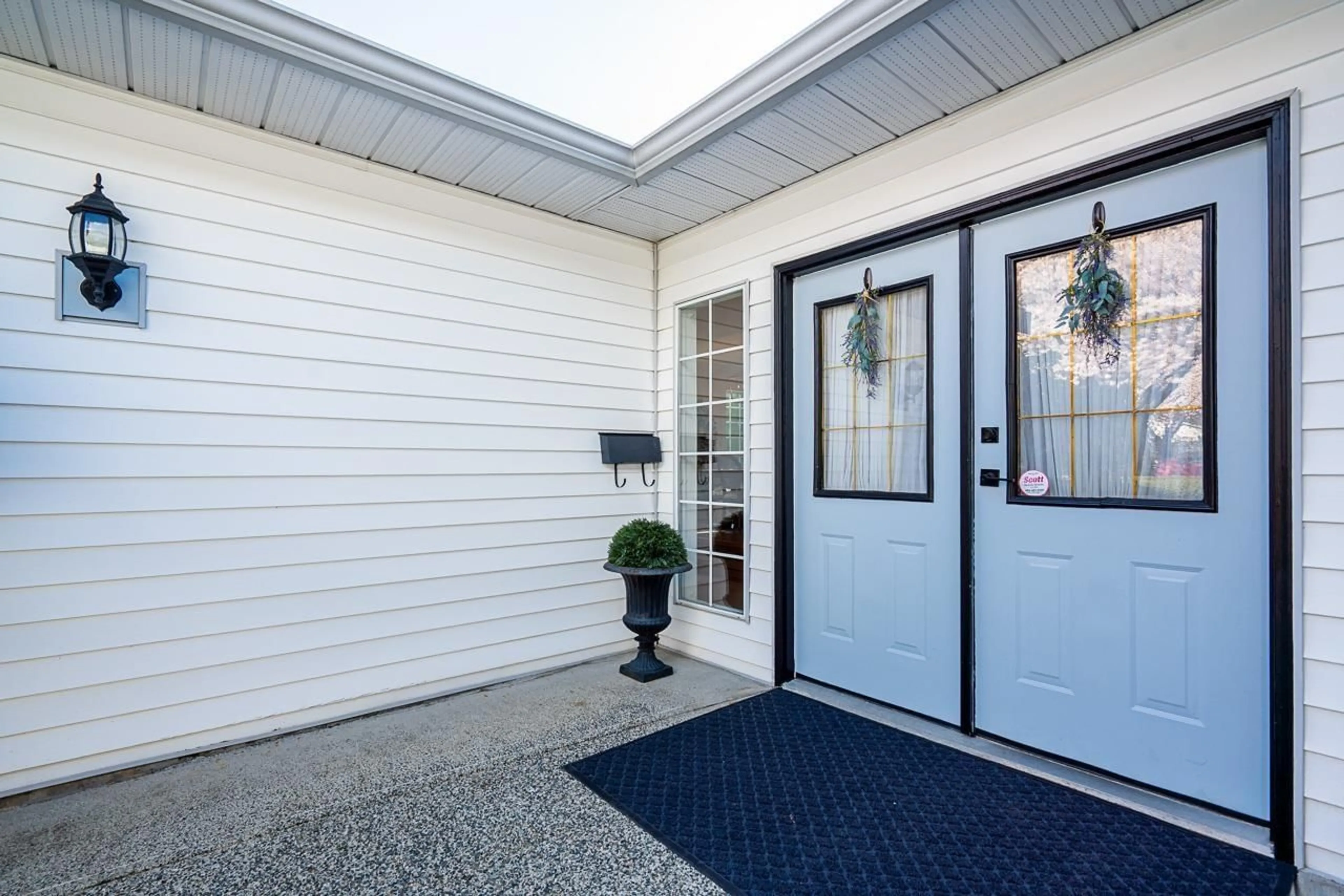 Indoor entryway for 5935 169A STREET, Surrey British Columbia V3S6Y6