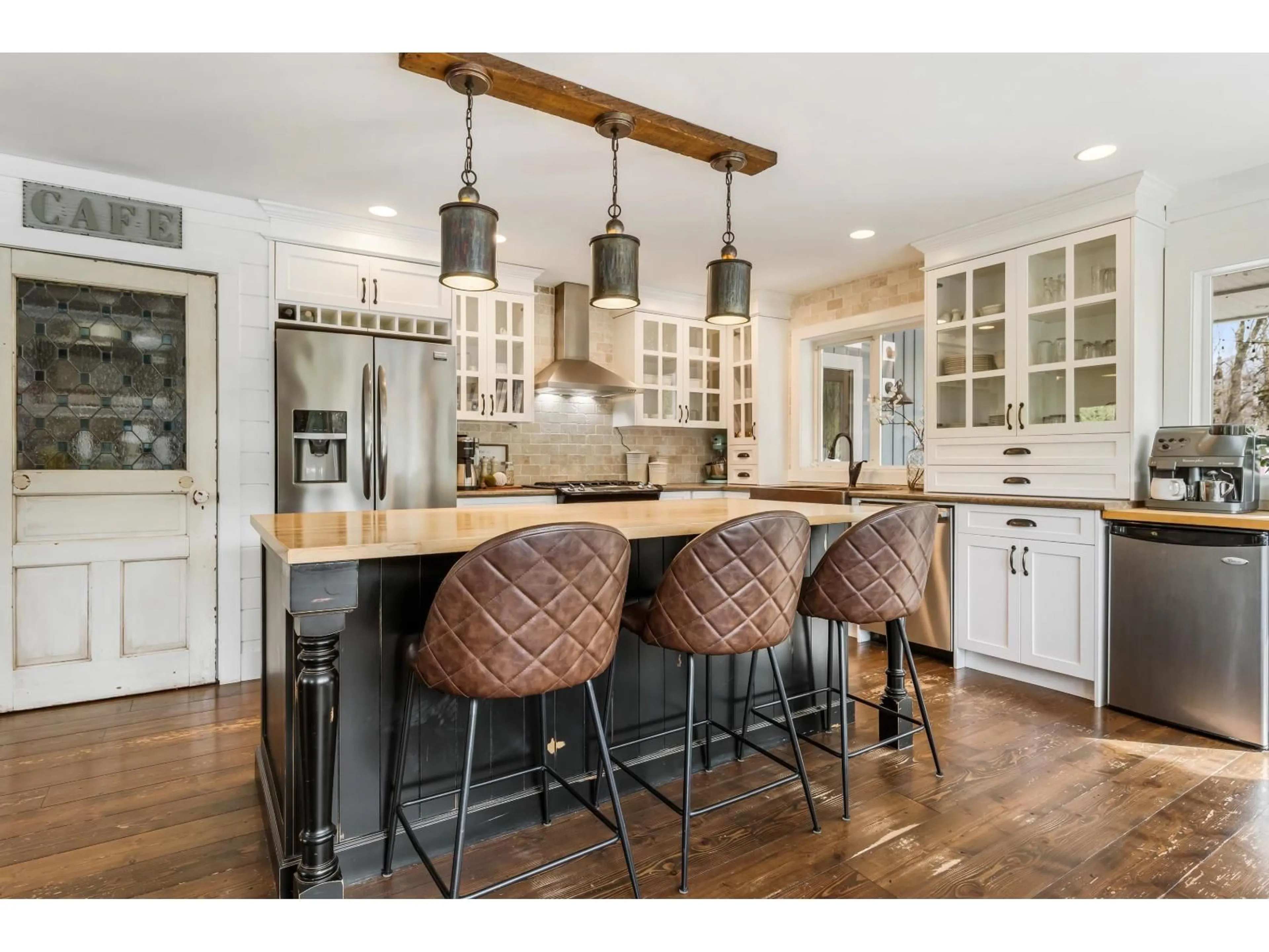 Open concept kitchen, wood/laminate floor for 2284 ASHTON ROAD, Agassiz British Columbia V0M1A1