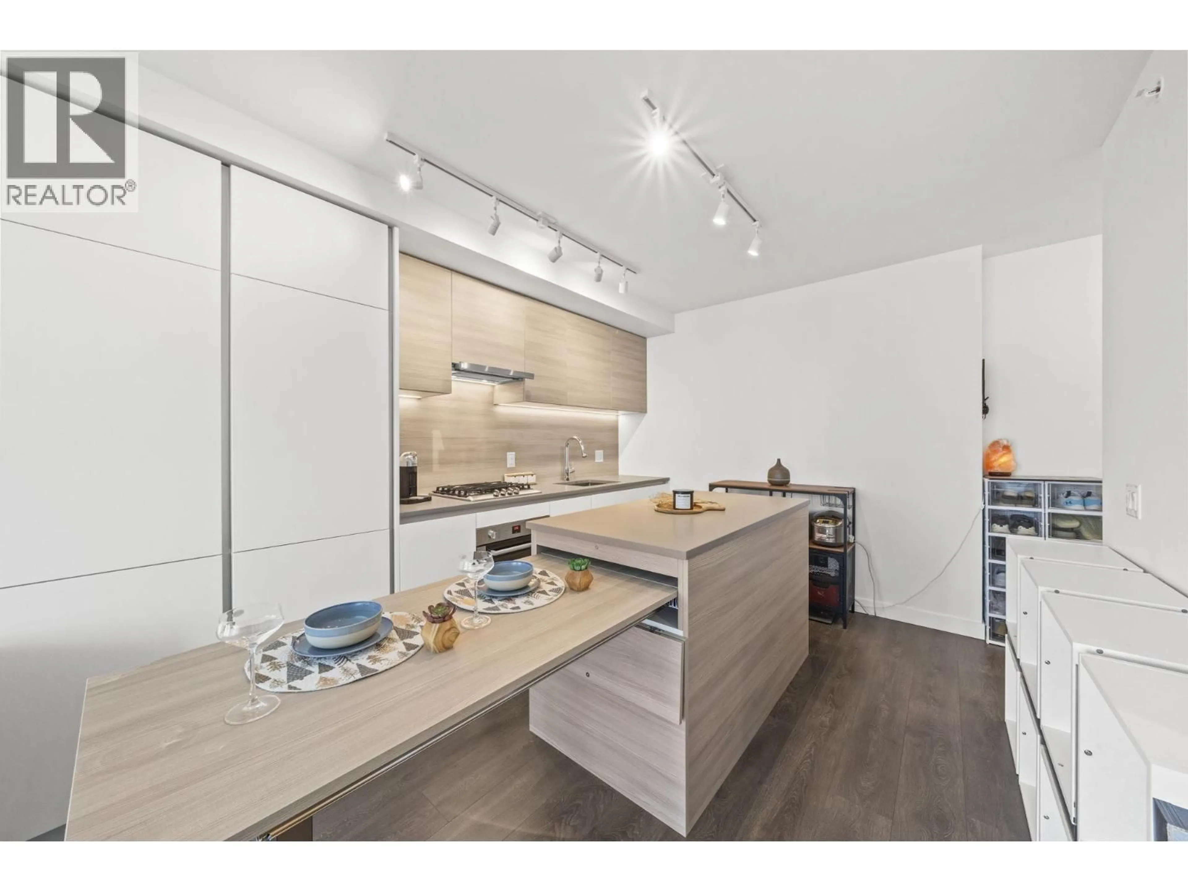 Standard kitchen, wood/laminate floor for 1303 - 652 WHITING WAY, Coquitlam British Columbia V3J0K3