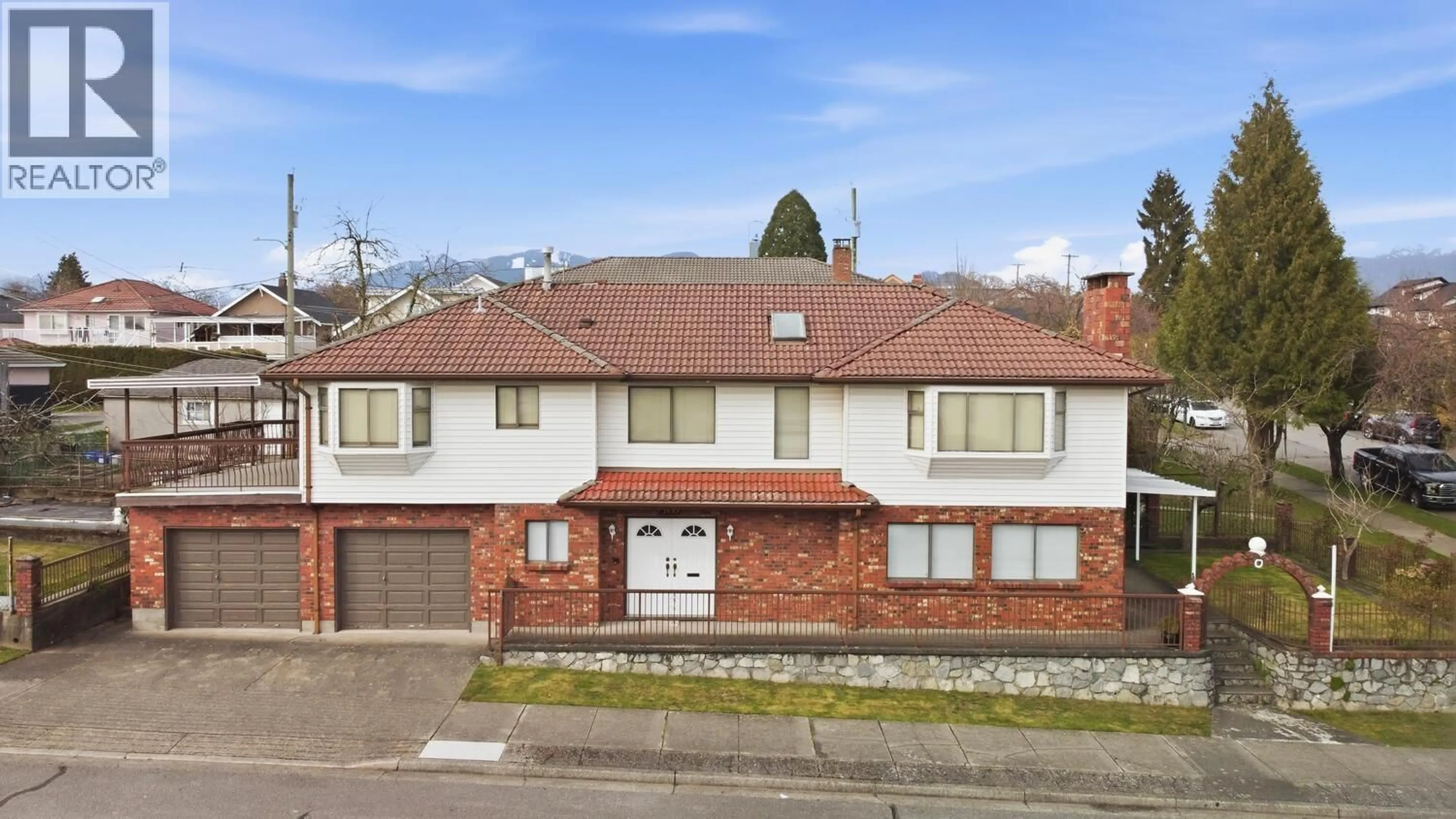 A pic from outside/outdoor area/front of a property/back of a property/a pic from drone, street for 2693 GEORGIA STREET, Vancouver British Columbia V5K3J9