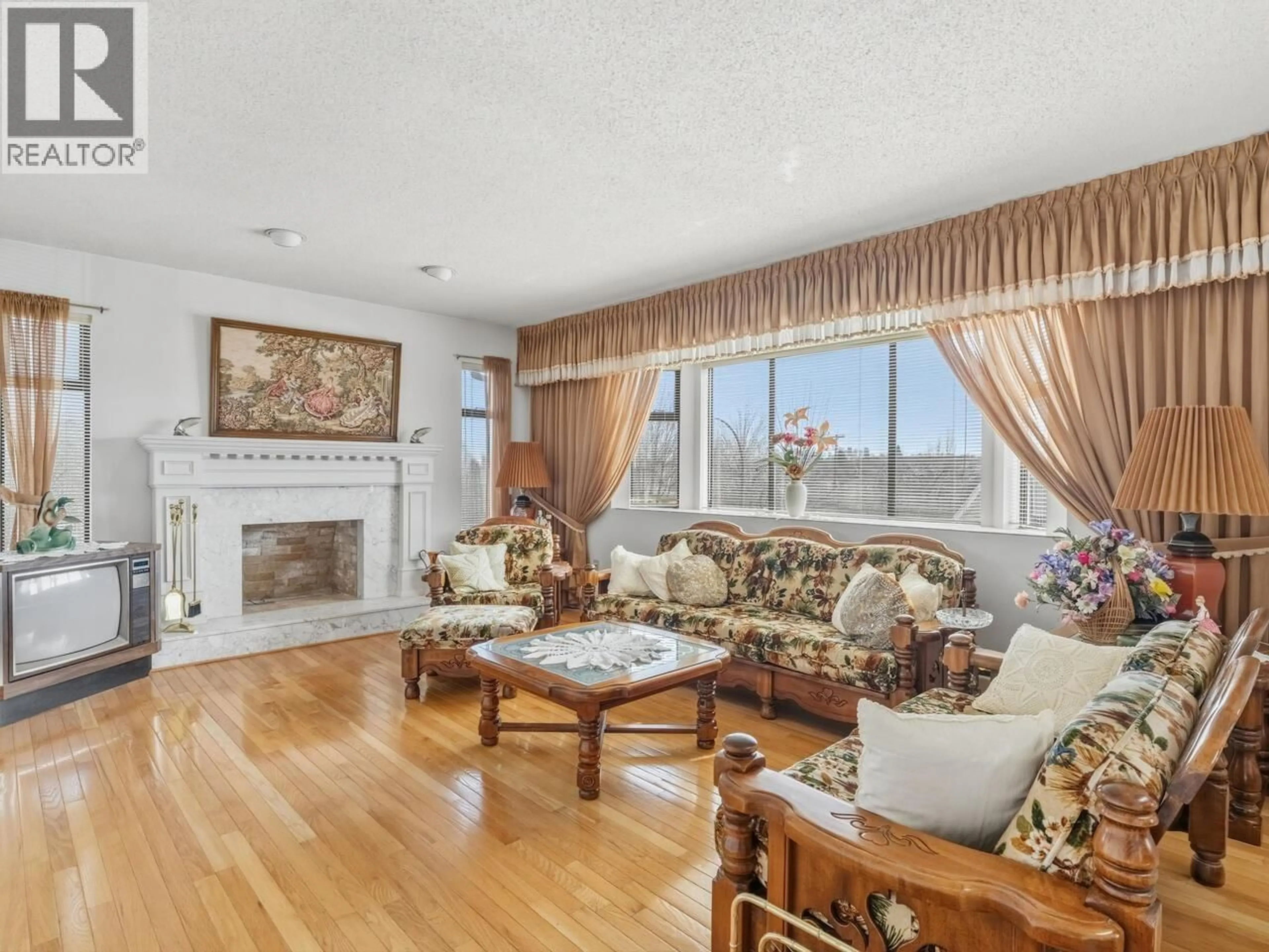 Living room with furniture, wood/laminate floor for 2693 GEORGIA STREET, Vancouver British Columbia V5K3J9