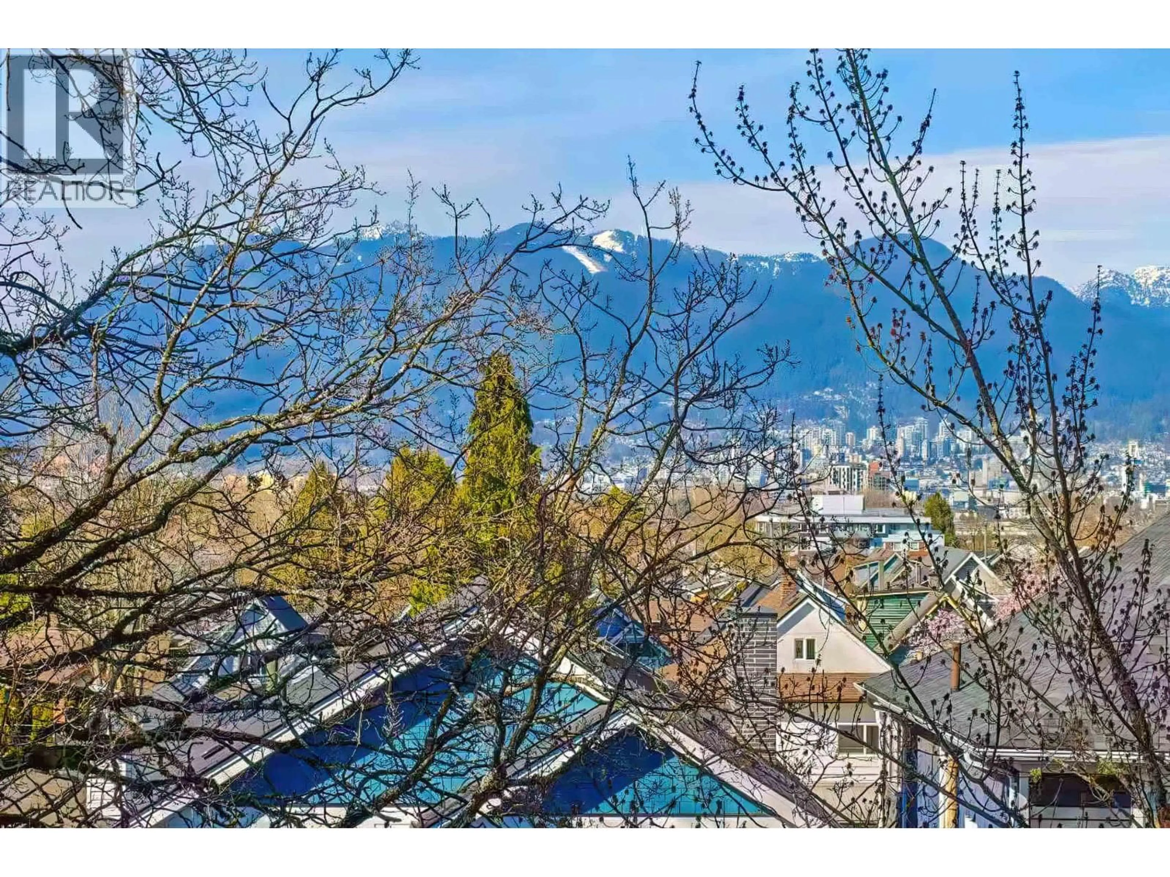 A pic from outside/outdoor area/front of a property/back of a property/a pic from drone, mountain view for 826 13TH AVENUE, Vancouver British Columbia V5T2L5
