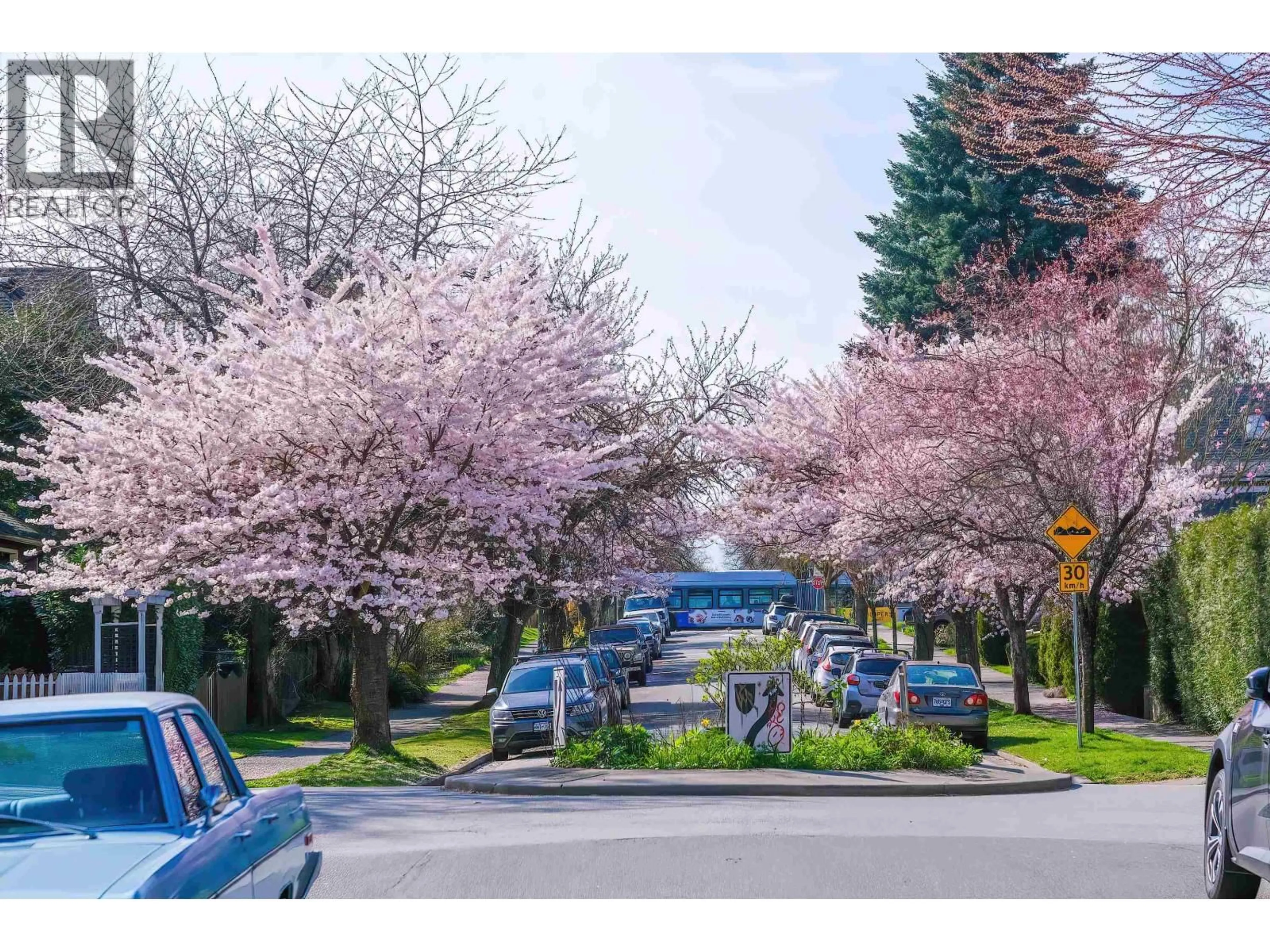 Unknown for 826 13TH AVENUE, Vancouver British Columbia V5T2L5