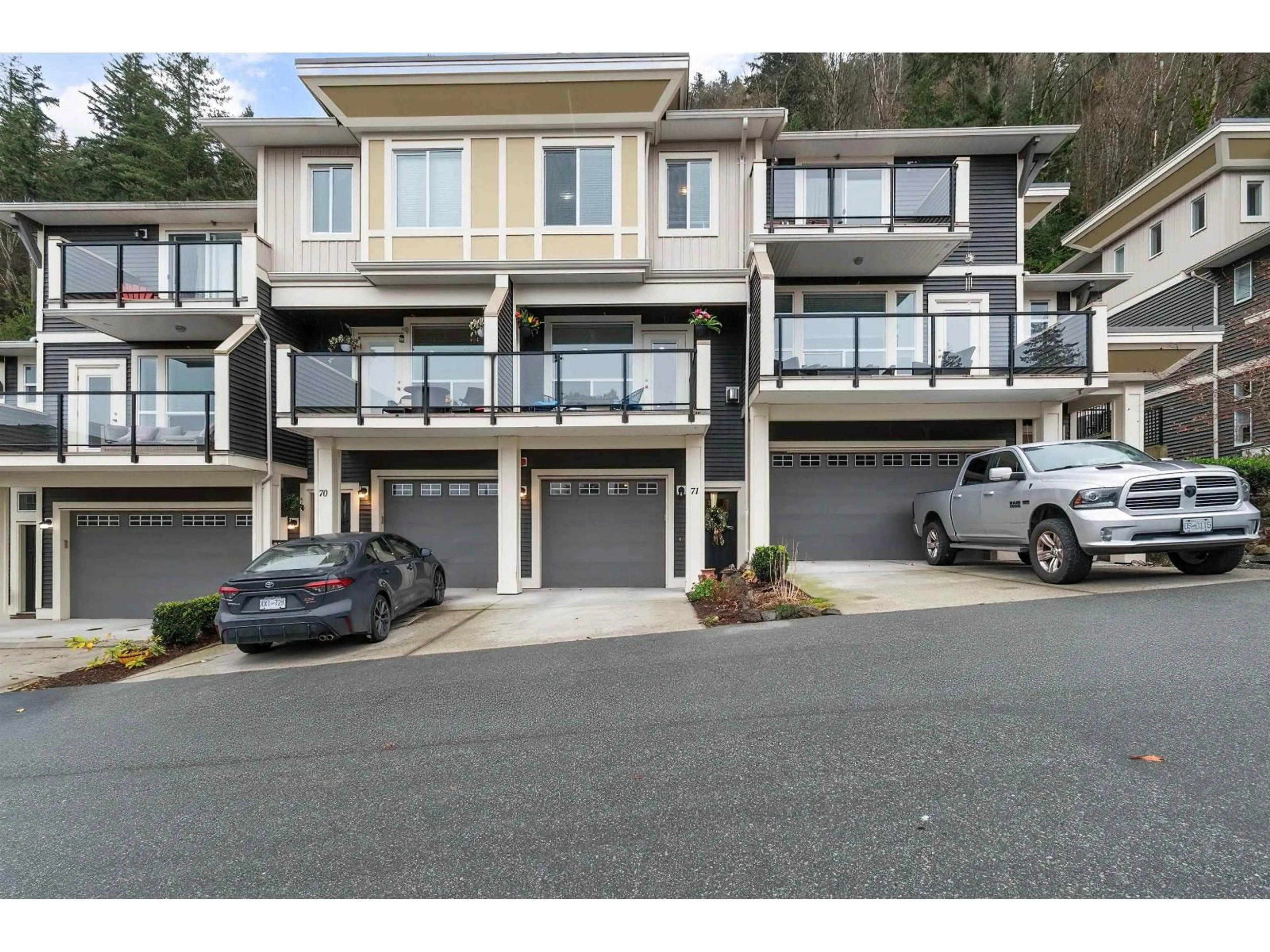 A pic from outside/outdoor area/front of a property/back of a property/a pic from drone, street for 71 - 6026 LINDEMAN STREET, Chilliwack British Columbia V2R0W1