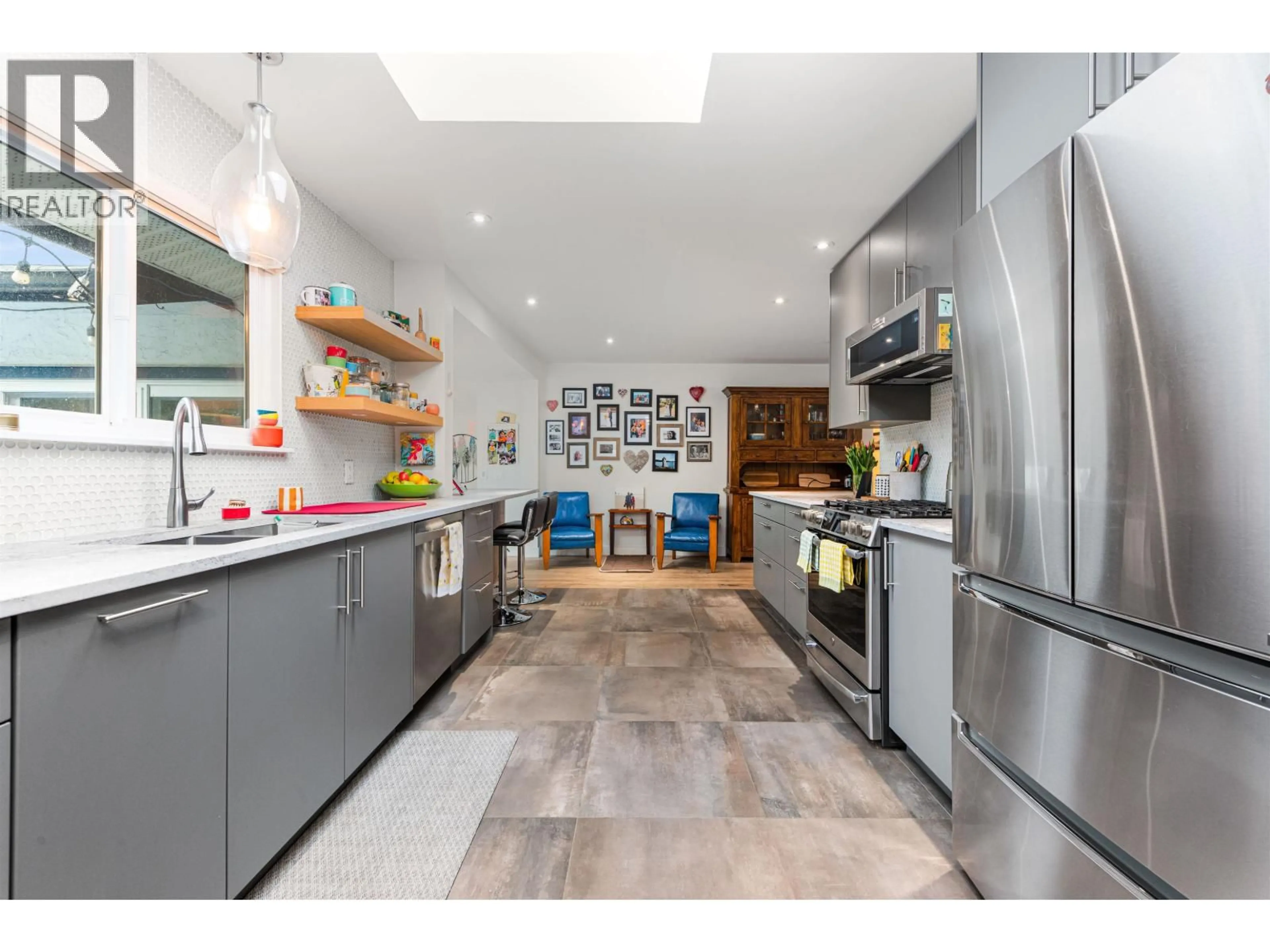 Open concept kitchen, ceramic/tile floor for 41562 ROD ROAD, Squamish British Columbia V0N1H0