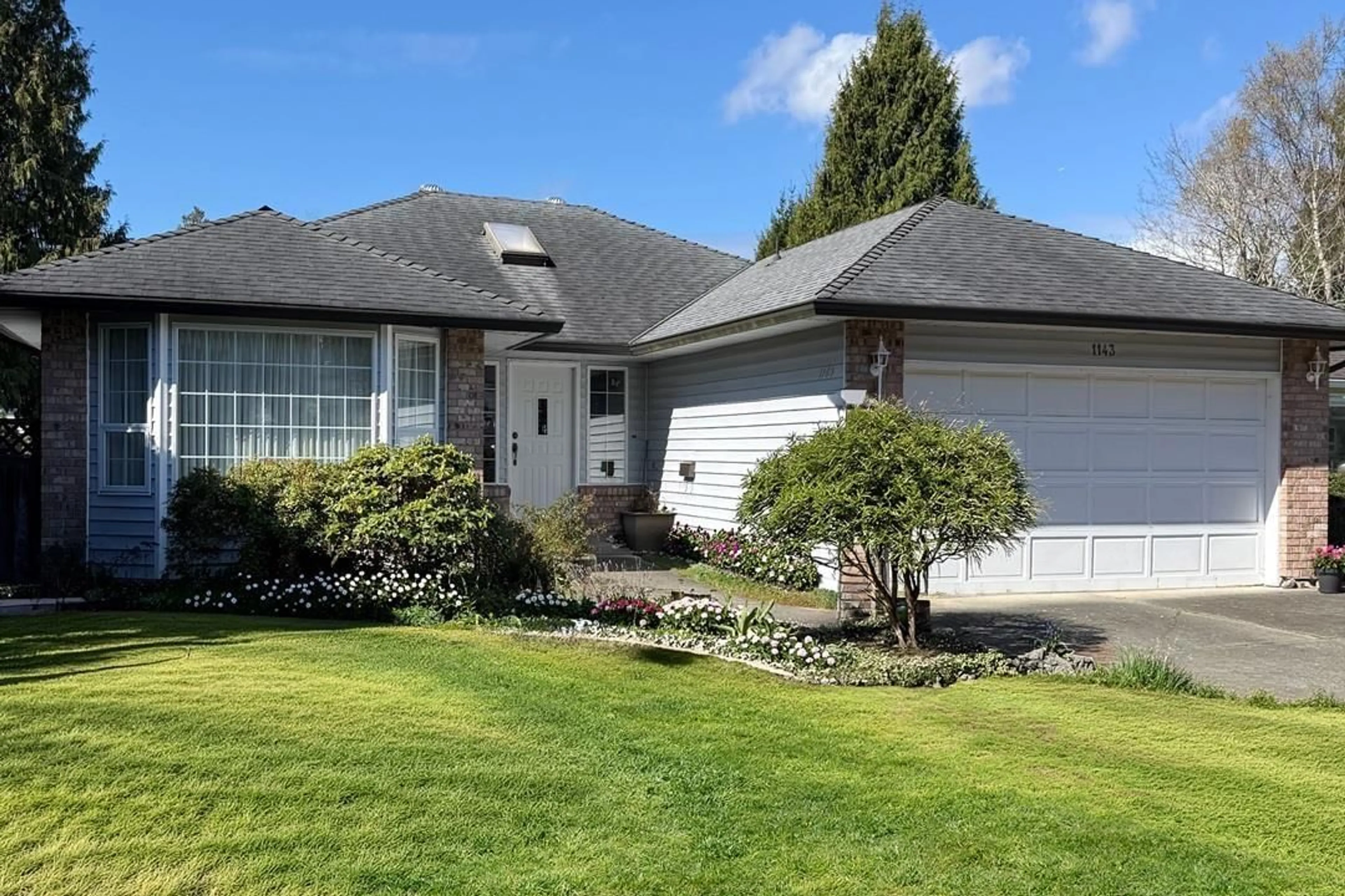 Home with vinyl exterior material, street for 1143 163B STREET, Surrey British Columbia V4A8E8
