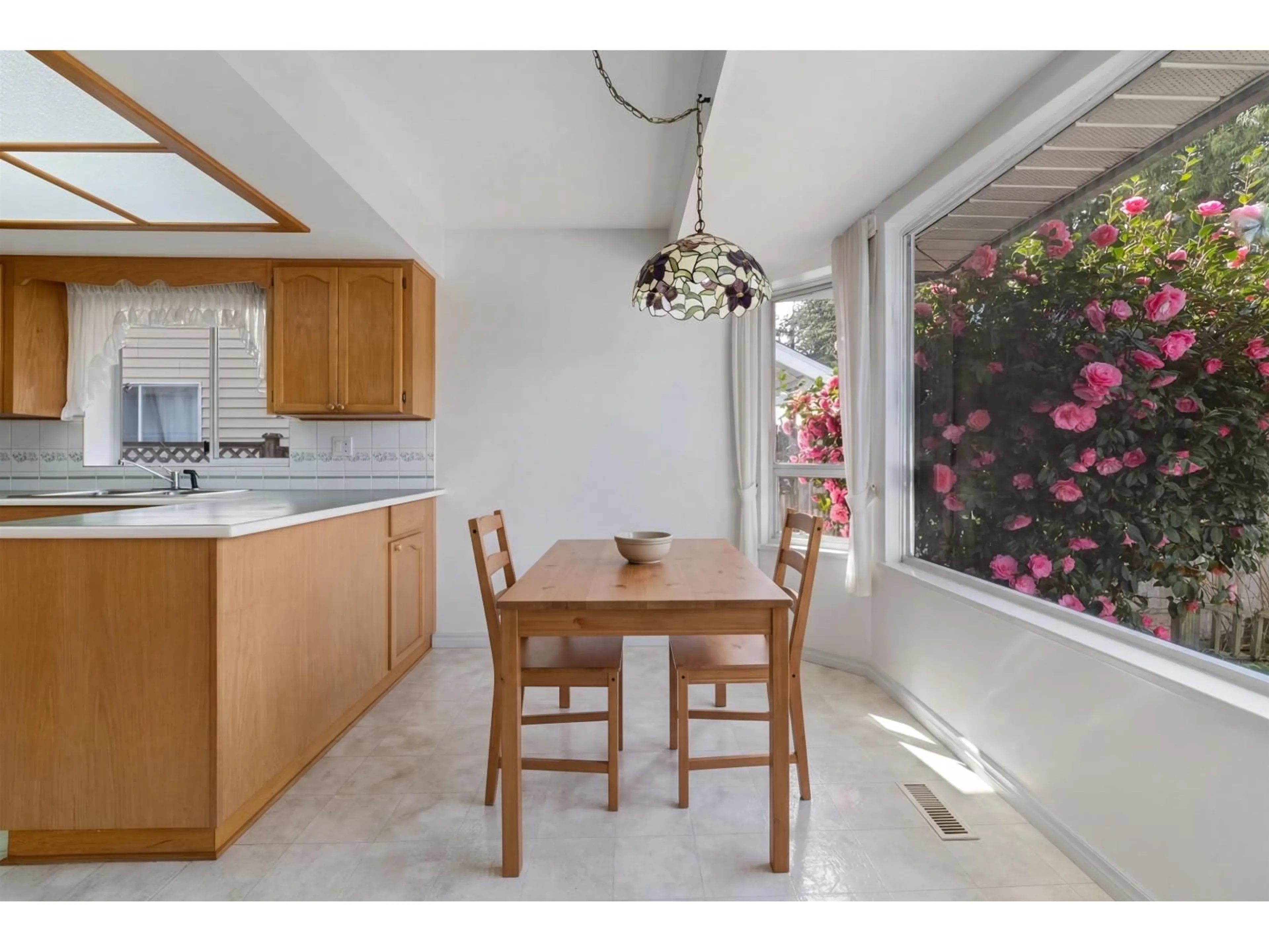 Standard kitchen, ceramic/tile floor for 1143 163B STREET, Surrey British Columbia V4A8E8