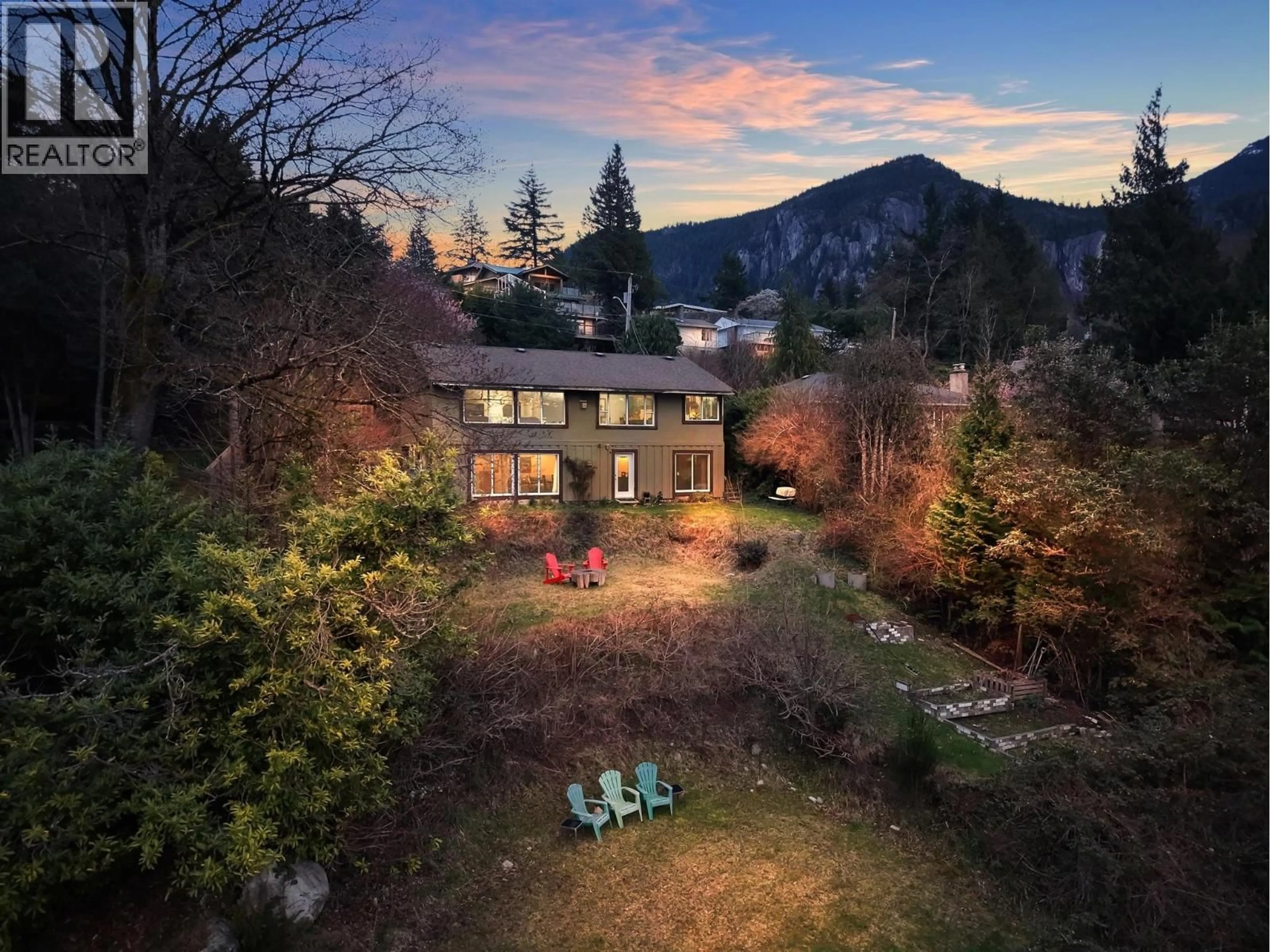 A pic from outside/outdoor area/front of a property/back of a property/a pic from drone, mountain view for 38273 VIEW PLACE, Squamish British Columbia V8B1T0