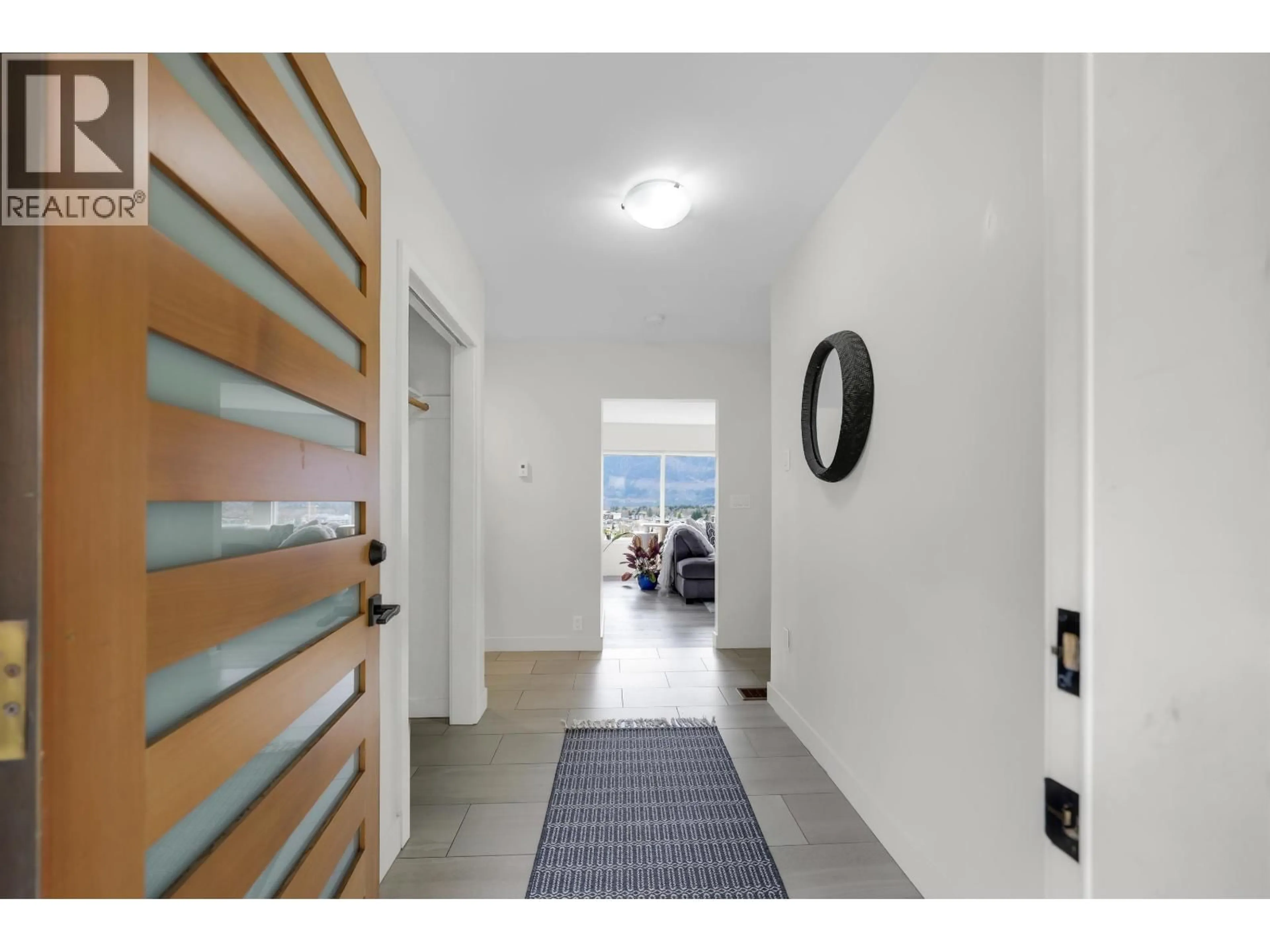 Indoor entryway for 38273 VIEW PLACE, Squamish British Columbia V8B1T0