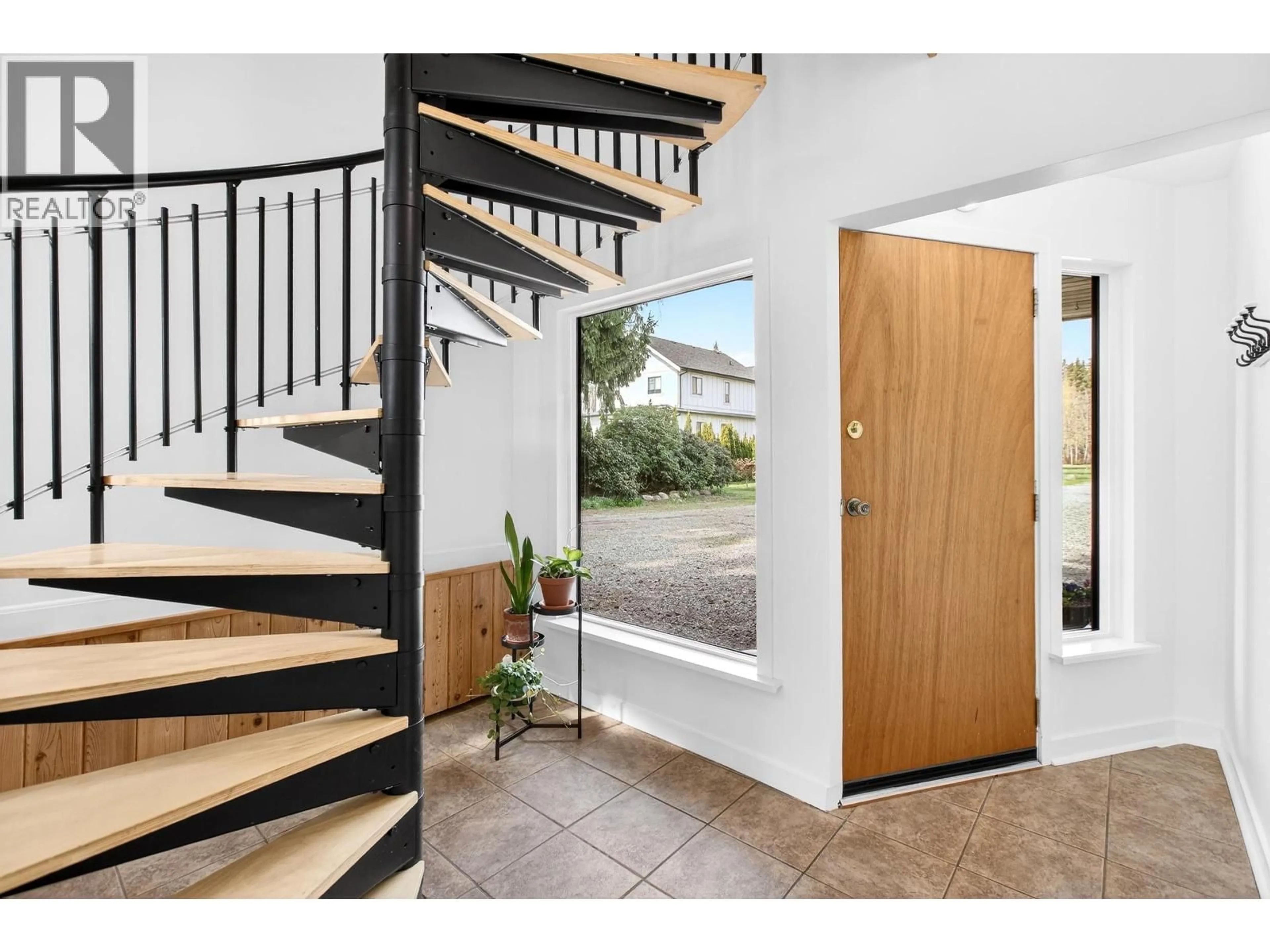 Indoor entryway for 17515 FORD ROAD DETOUR, Pitt Meadows British Columbia V3Y0A6
