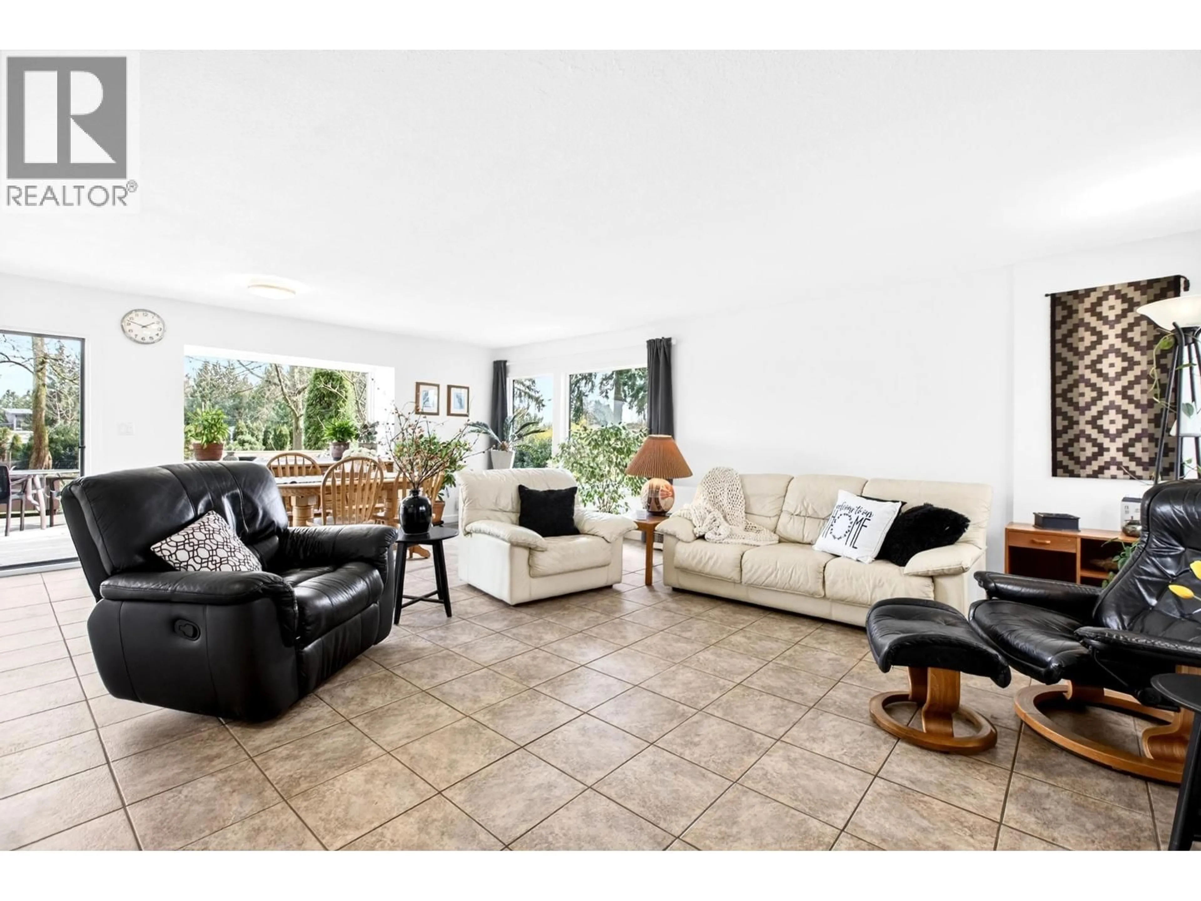 Living room with furniture, ceramic/tile floor for 17515 FORD ROAD DETOUR, Pitt Meadows British Columbia V3Y0A6
