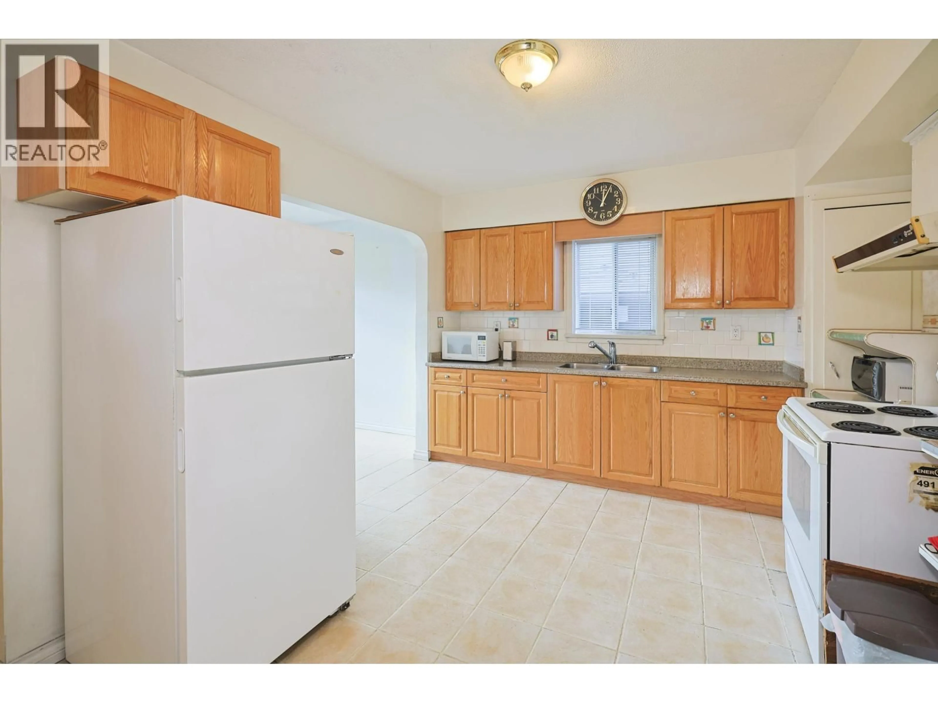 Standard kitchen, unknown for 2584 GEORGIA STREET, Vancouver British Columbia V5K2J7