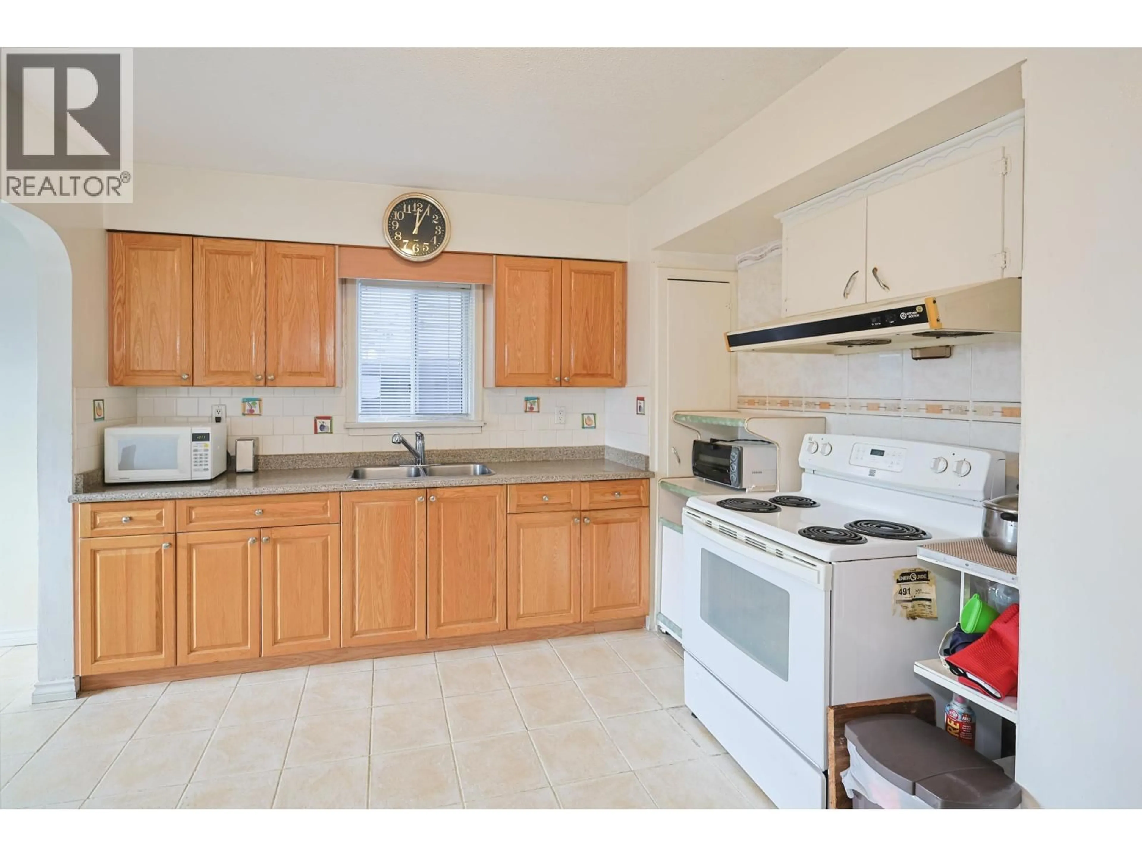 Standard kitchen, ceramic/tile floor for 2584 GEORGIA STREET, Vancouver British Columbia V5K2J7