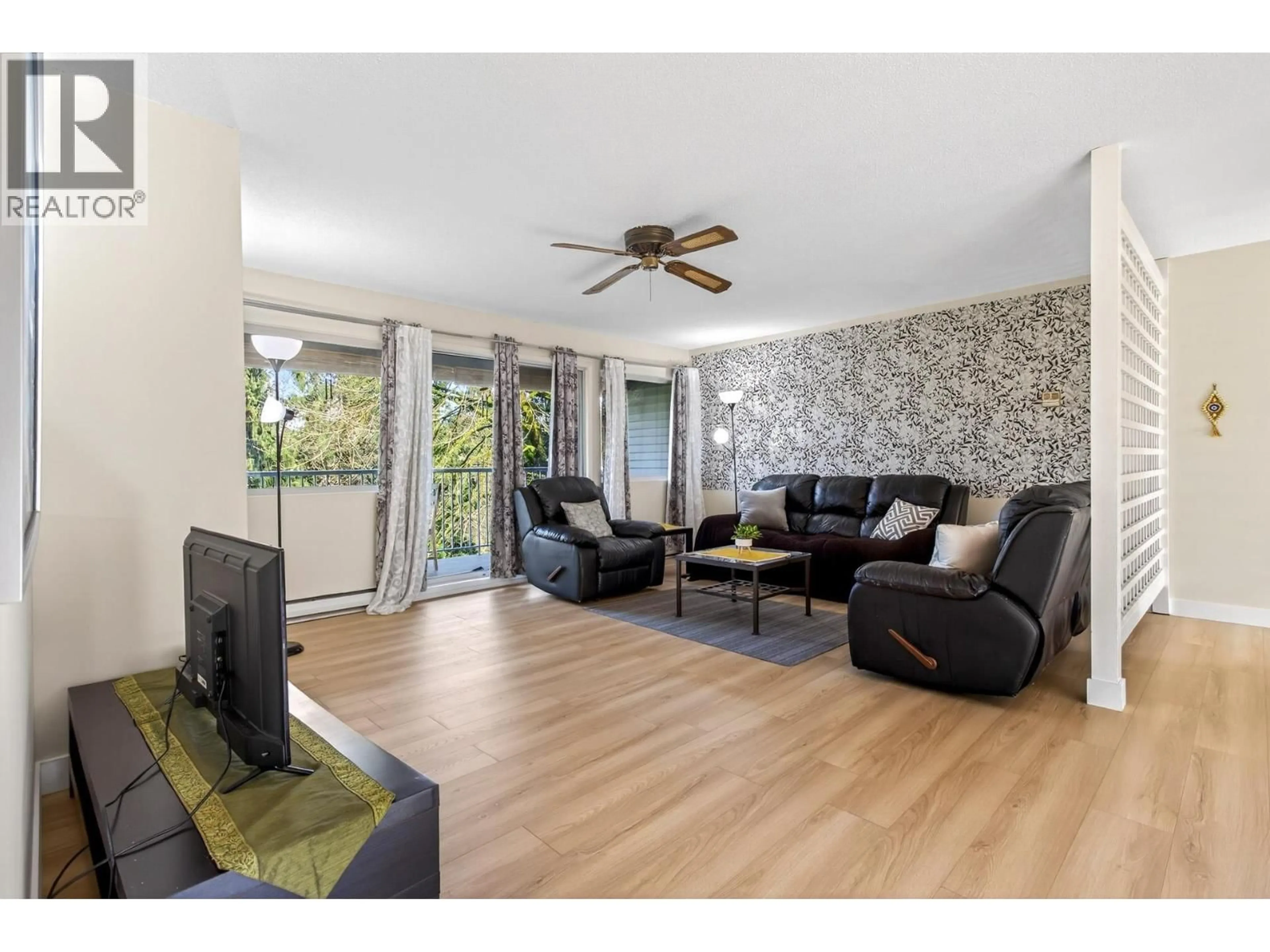 Living room with furniture, wood/laminate floor for 1051 CECILE DRIVE, Port Moody British Columbia V3H1M5