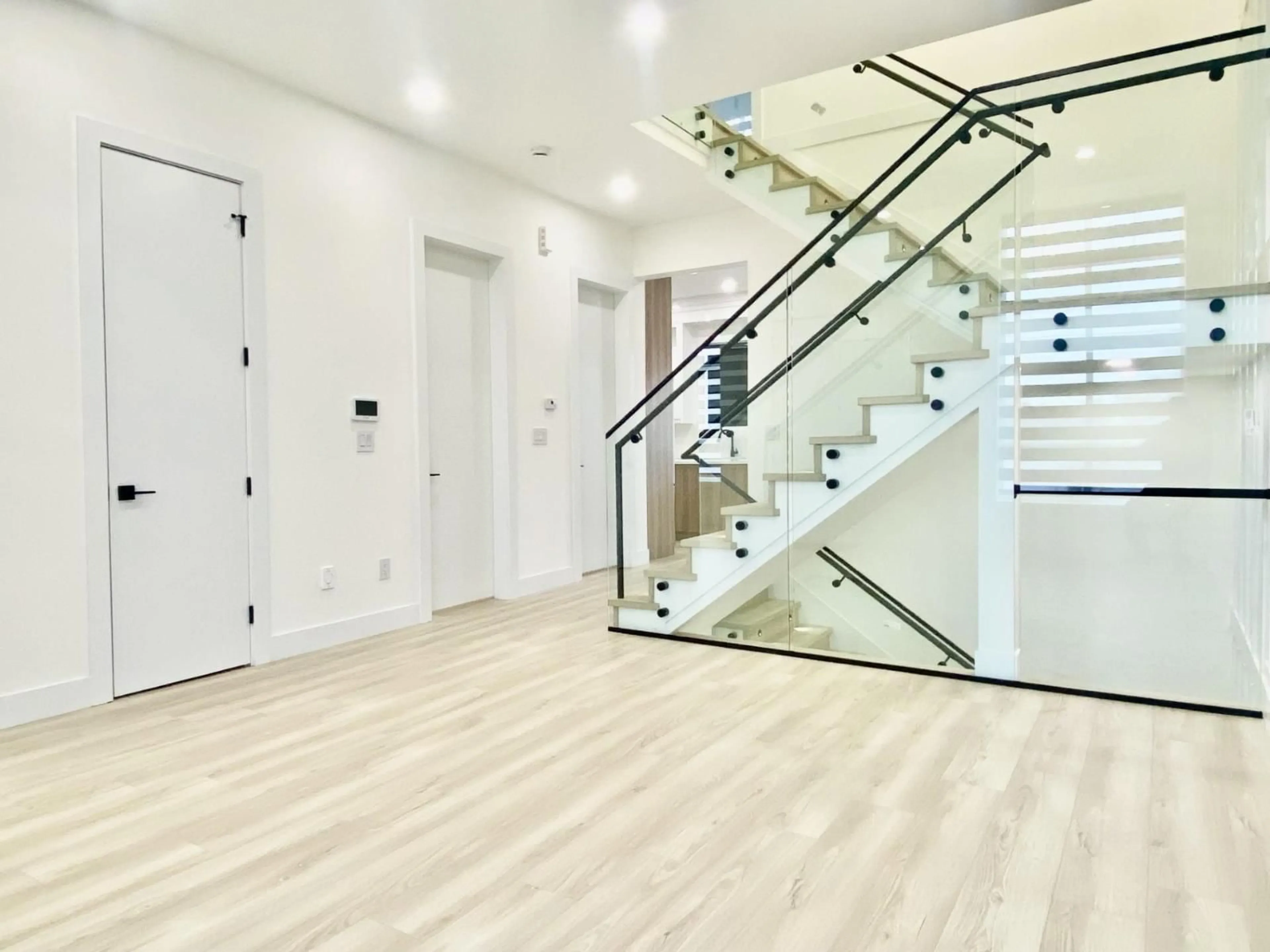 Indoor foyer for 15911 88 AVENUE, Surrey British Columbia V4N1H6