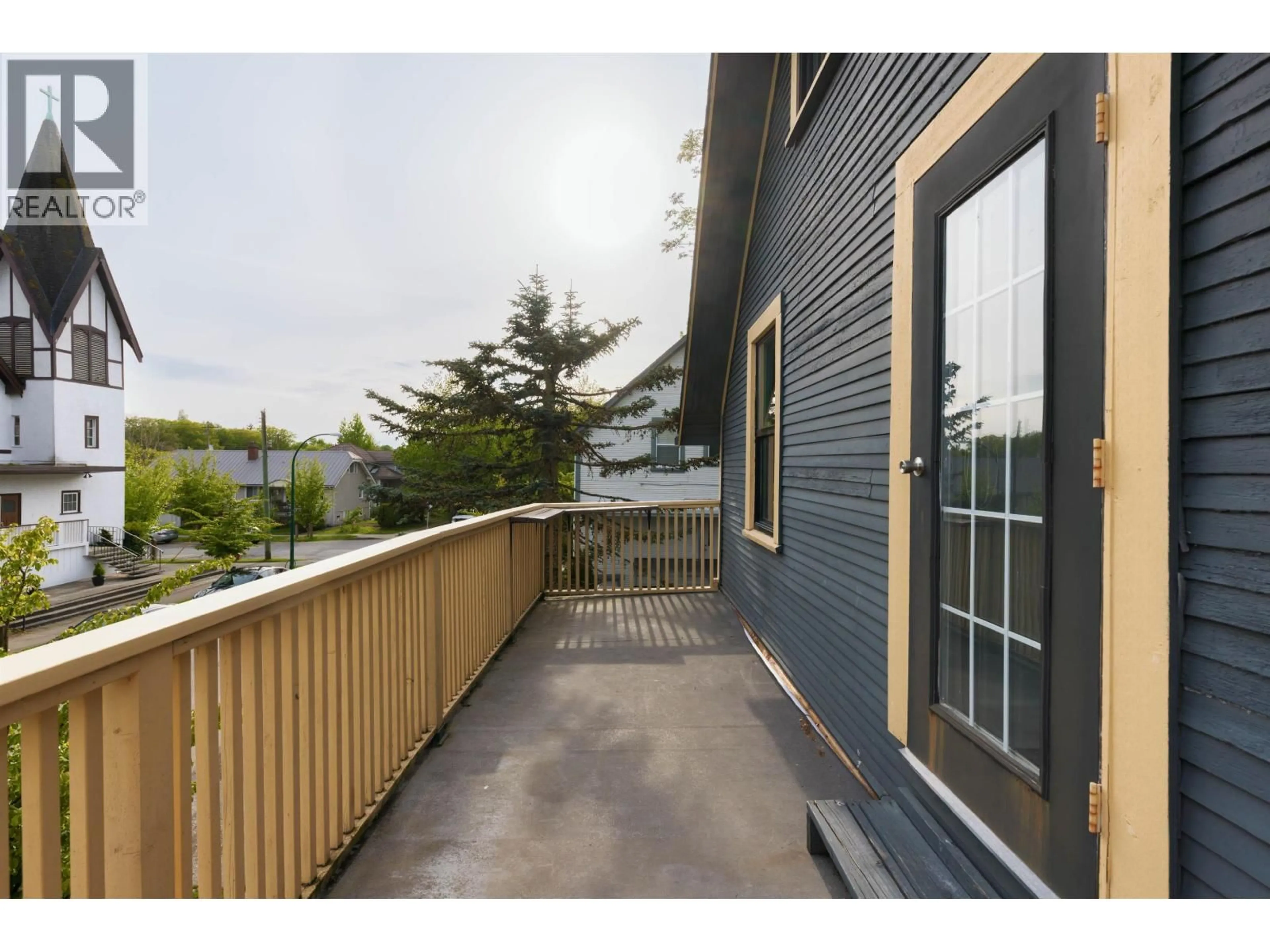 Patio, street for 925 19TH AVENUE, Vancouver British Columbia V5V1K8