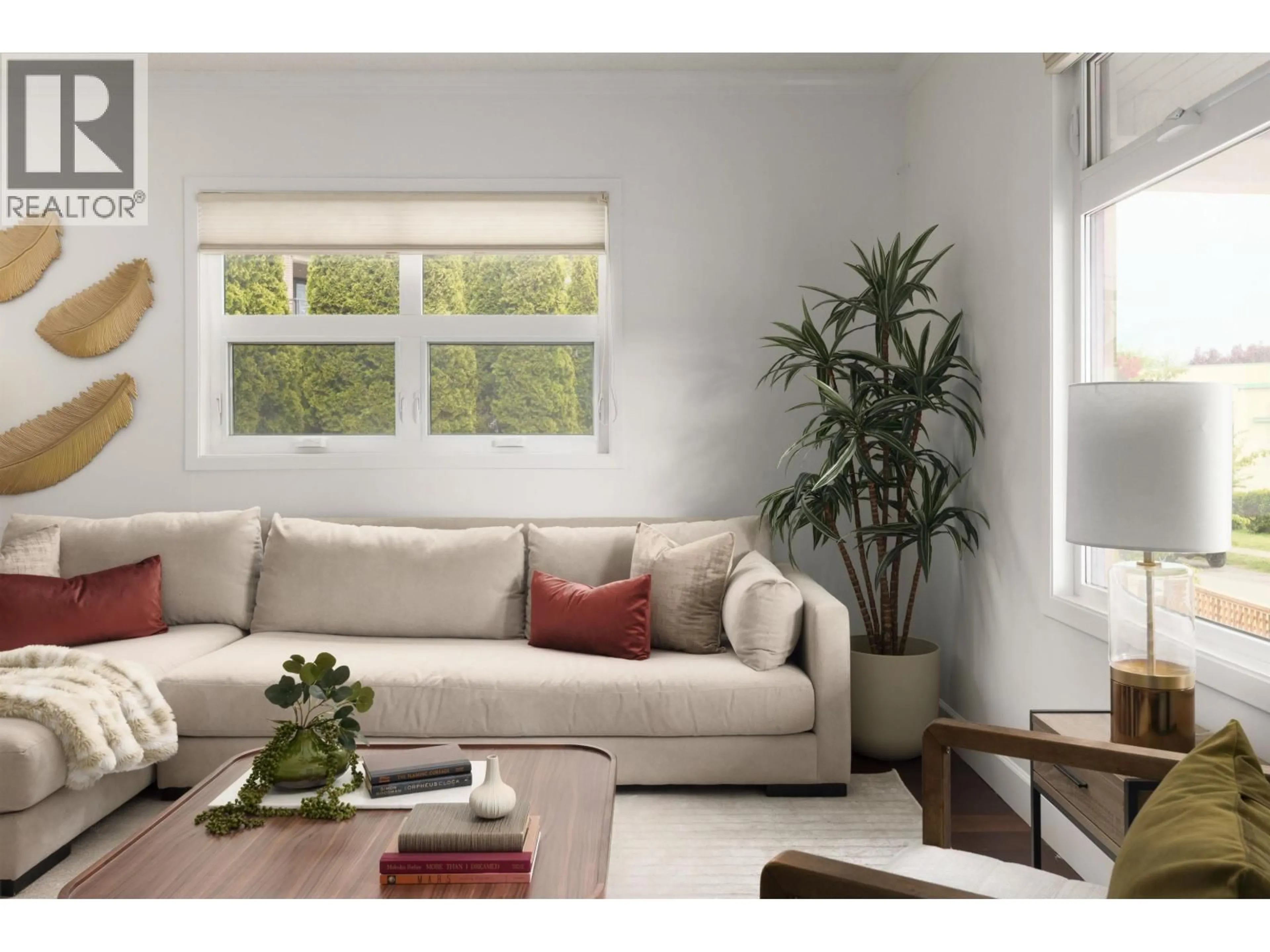 Living room with furniture, wood/laminate floor for 925 19TH AVENUE, Vancouver British Columbia V5V1K8