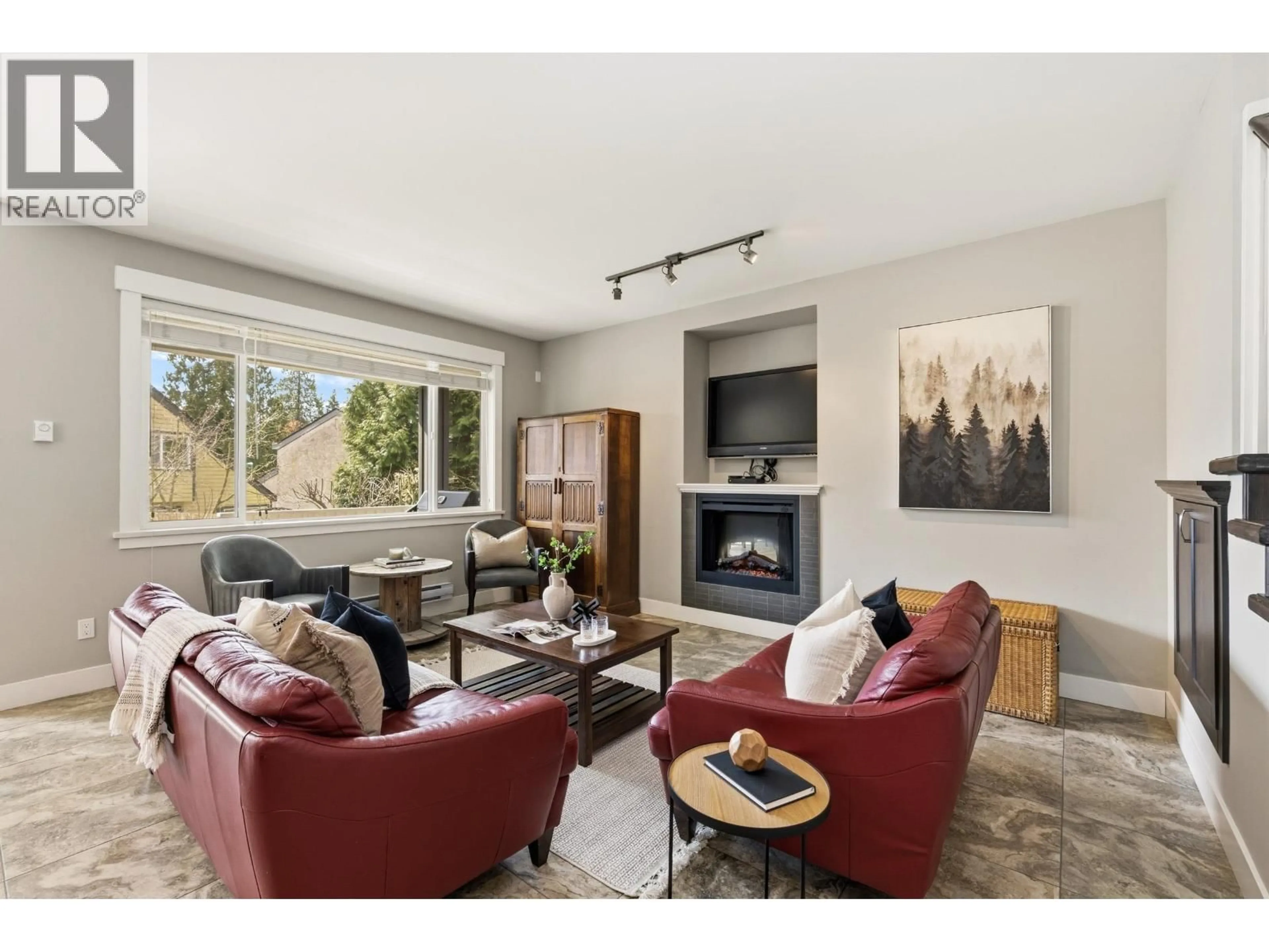 Living room with furniture, unknown for 2558 BURIAN DRIVE, Coquitlam British Columbia V3K5W9