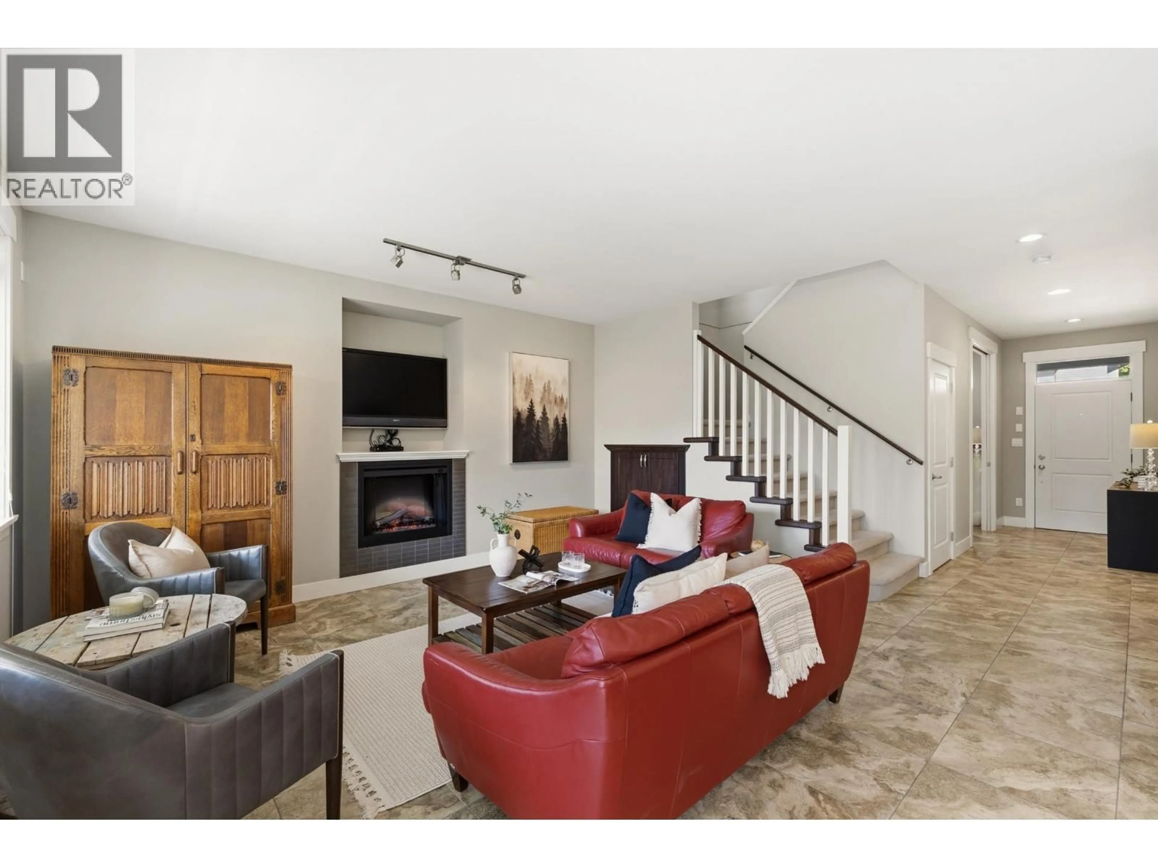 Living room with furniture, unknown for 2558 BURIAN DRIVE, Coquitlam British Columbia V3K5W9