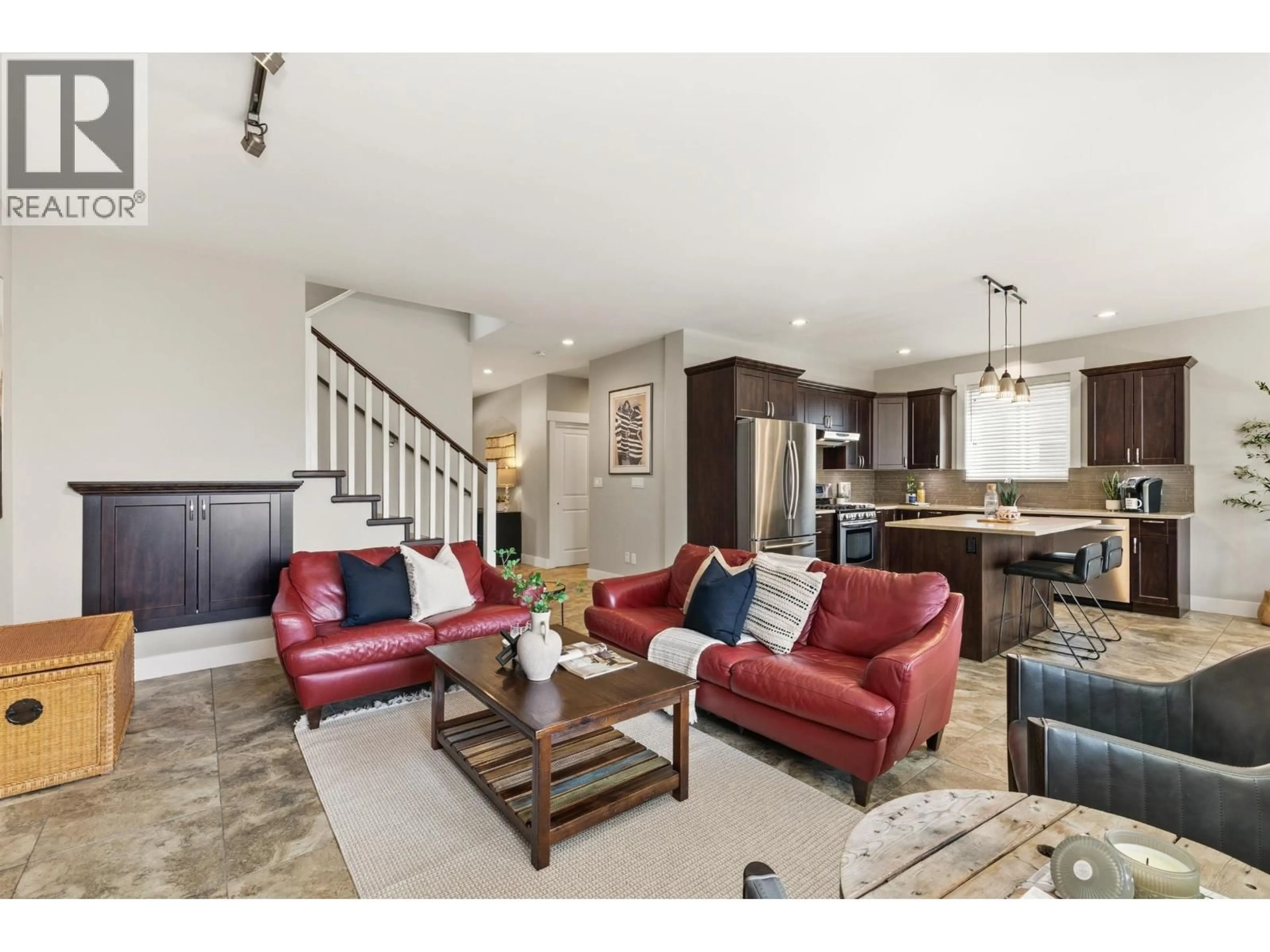 Living room with furniture, unknown for 2558 BURIAN DRIVE, Coquitlam British Columbia V3K5W9