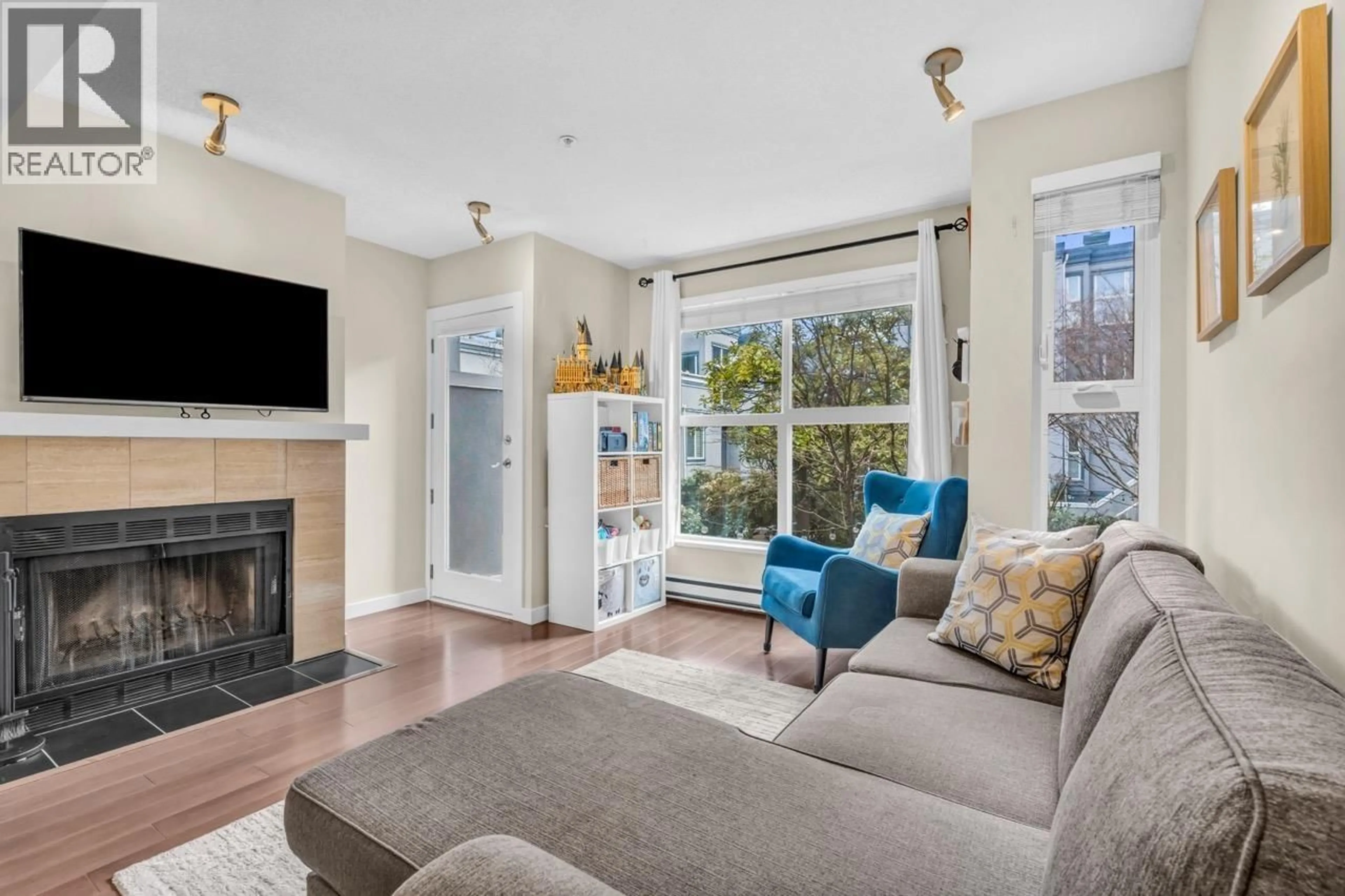 Living room with furniture, unknown for 11 - 877 7TH AVENUE, Vancouver British Columbia V5Z1C2