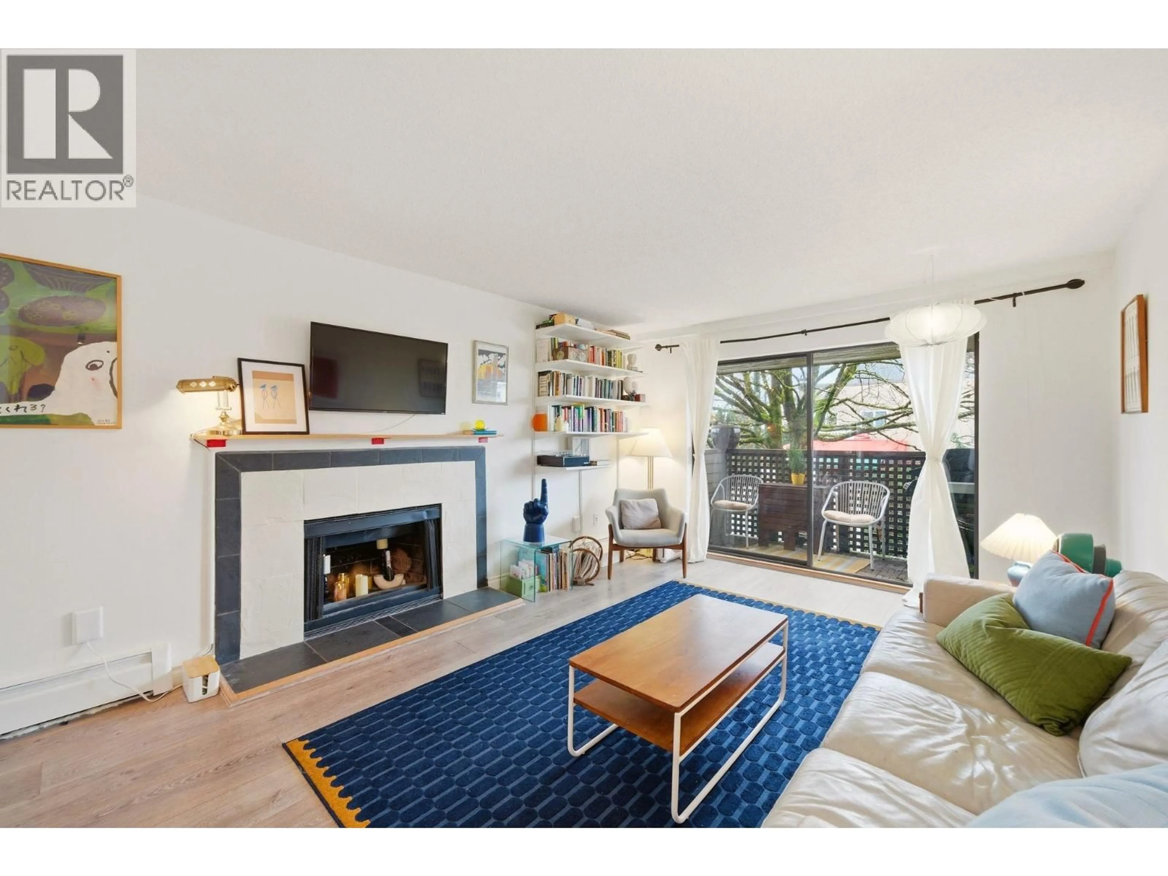 Living room with furniture, unknown for 207 - 2215 DUNDAS STREET, Vancouver British Columbia V5L1J9