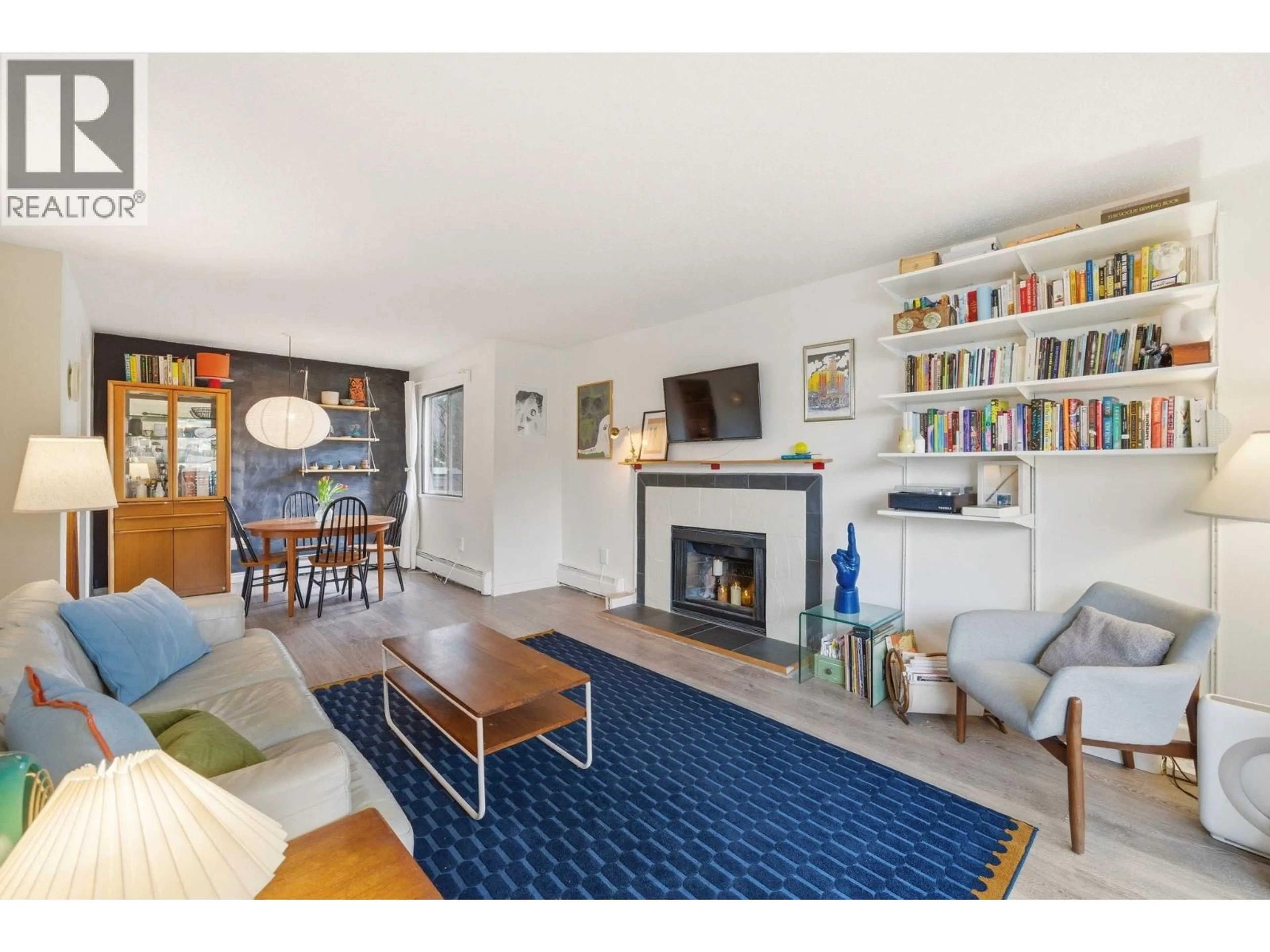 Living room with furniture, wood/laminate floor for 207 - 2215 DUNDAS STREET, Vancouver British Columbia V5L1J9